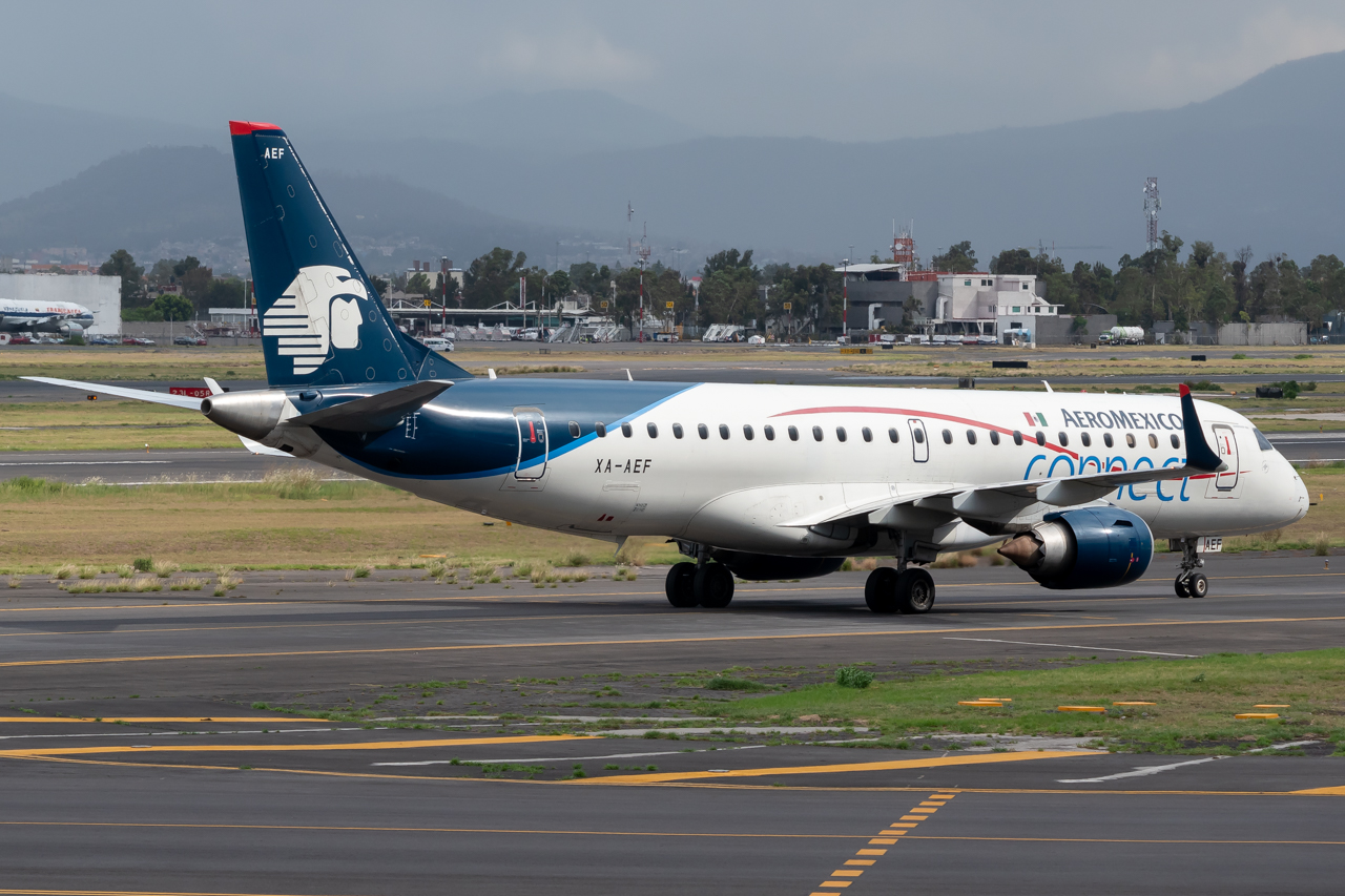Full size: Aeromexico Connect Embraer E190 XA-AEF at Mexico City International Airport