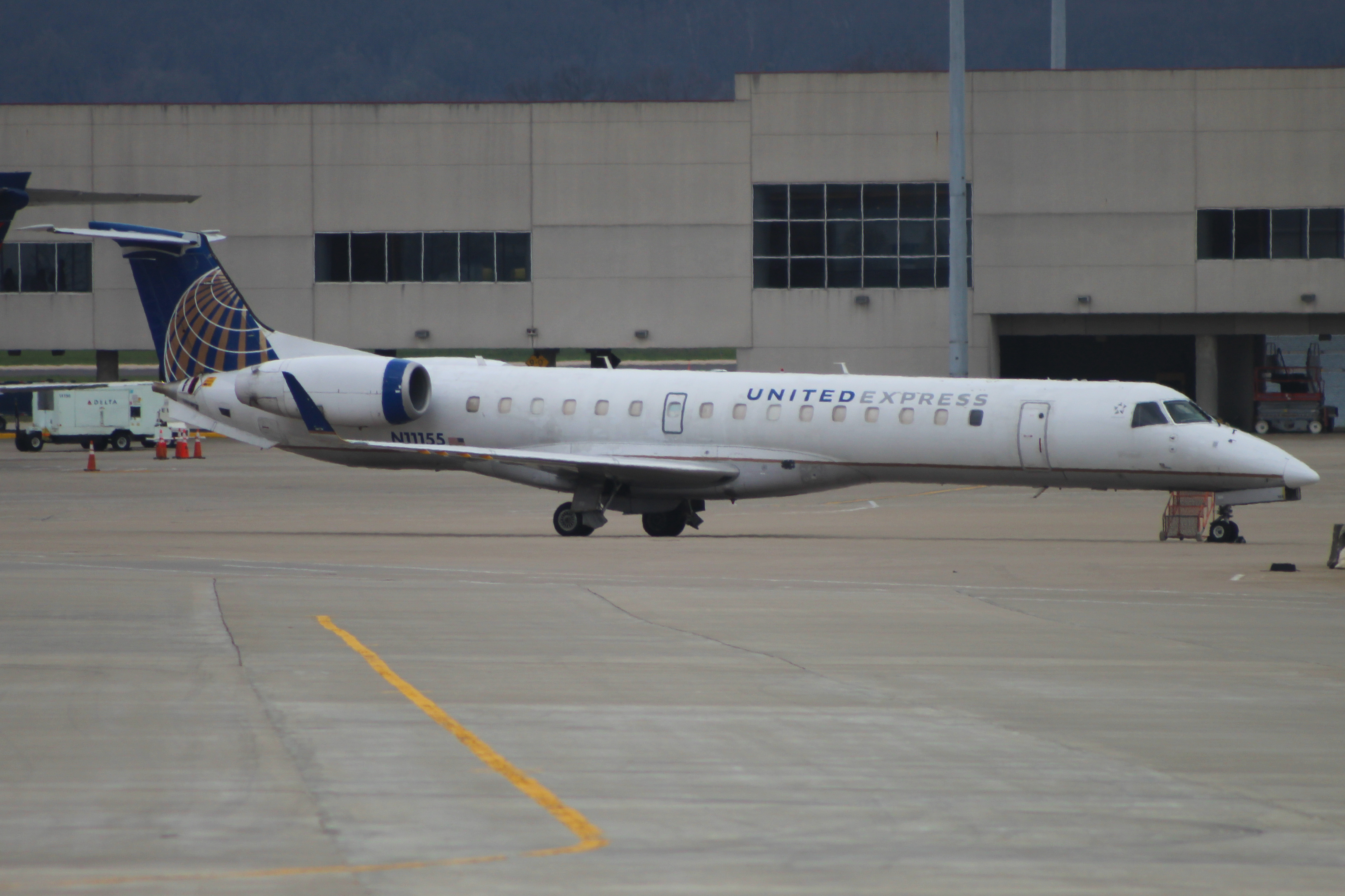 Full size: United Express Embraer ERJ145 N11155 at Louisville Muhammad Ali International Airport