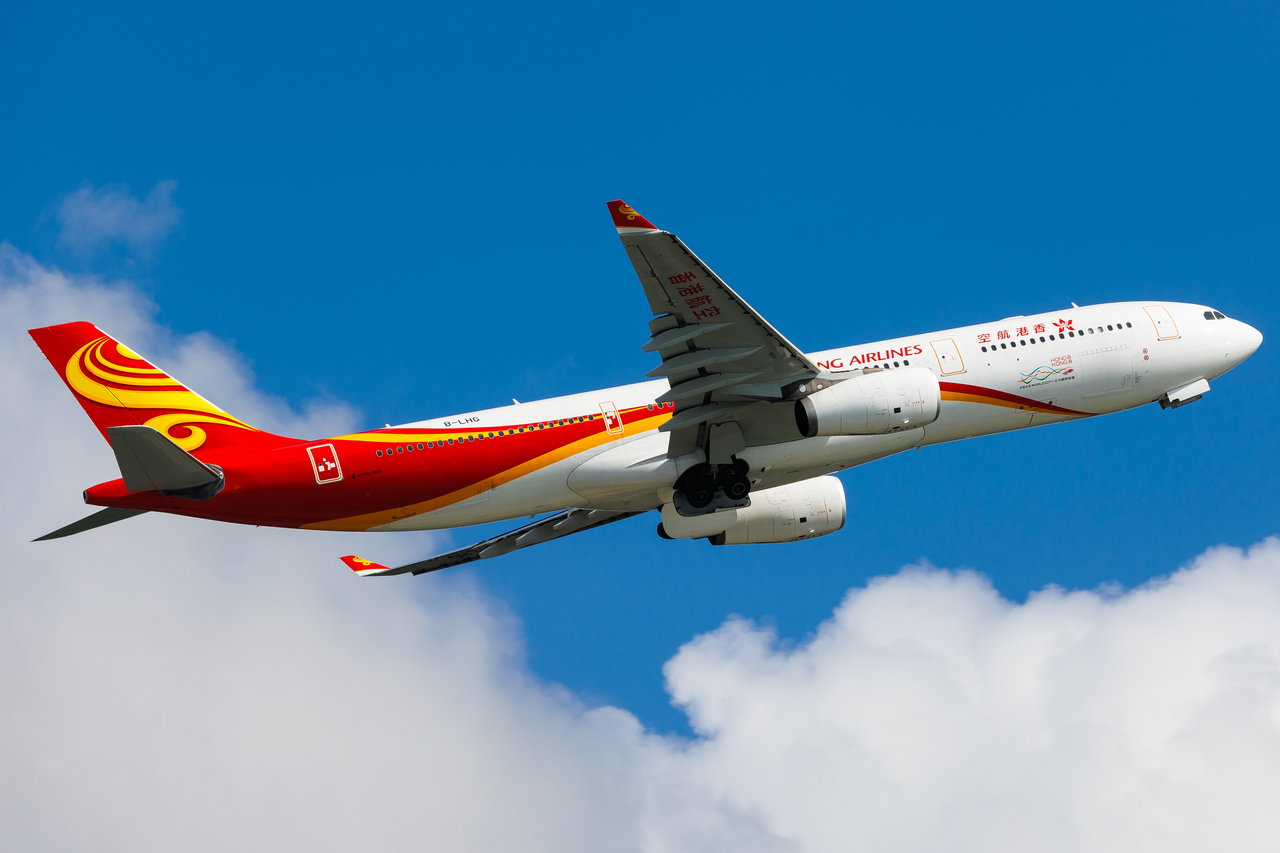 Full size: Hong Kong Airlines Airbus A330-300 B-LHG at Hong Kong International Airport