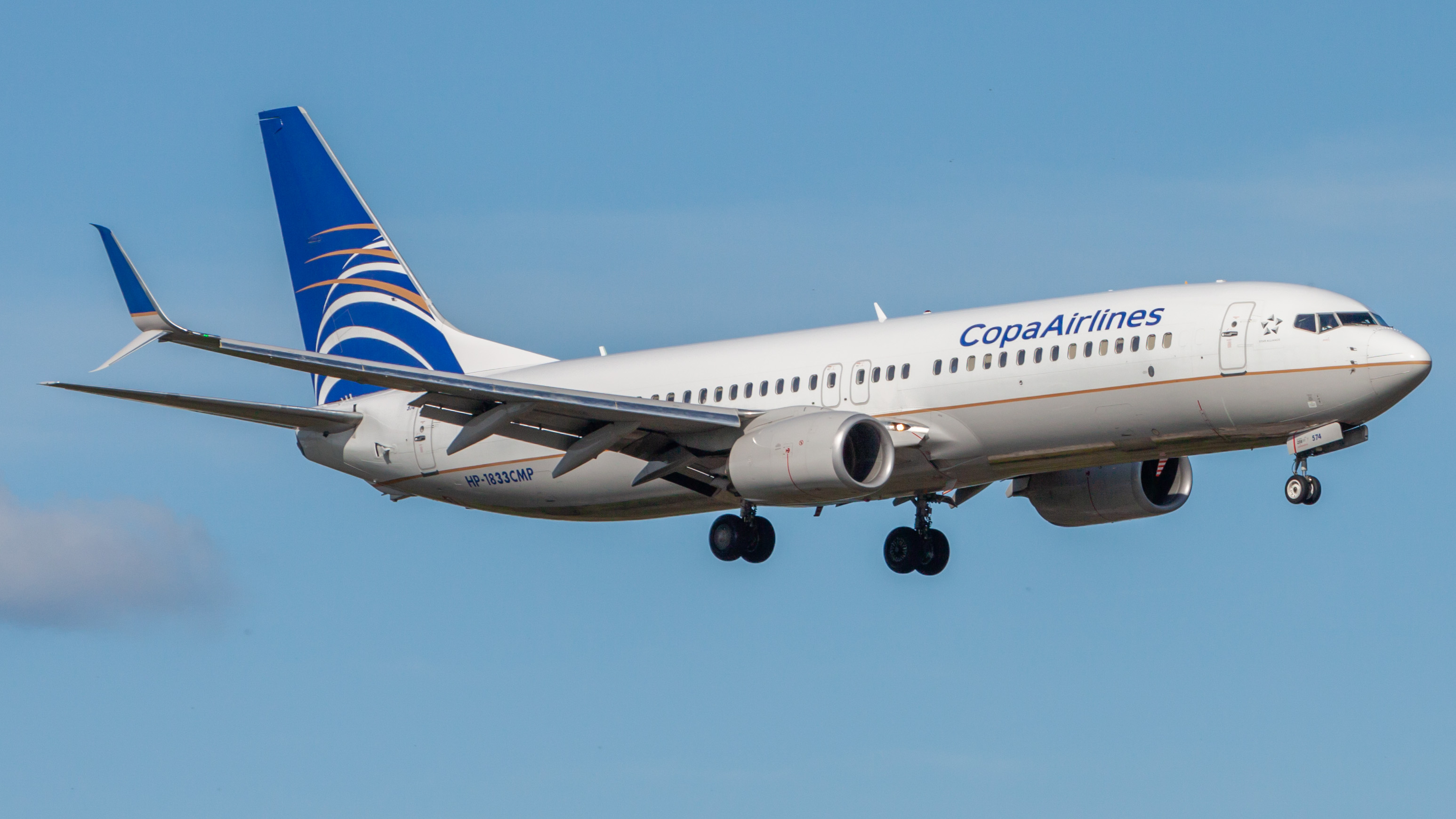 Full size: Copa Airlines Boeing 737-800 HP-1833CMP at Orlando International Airport