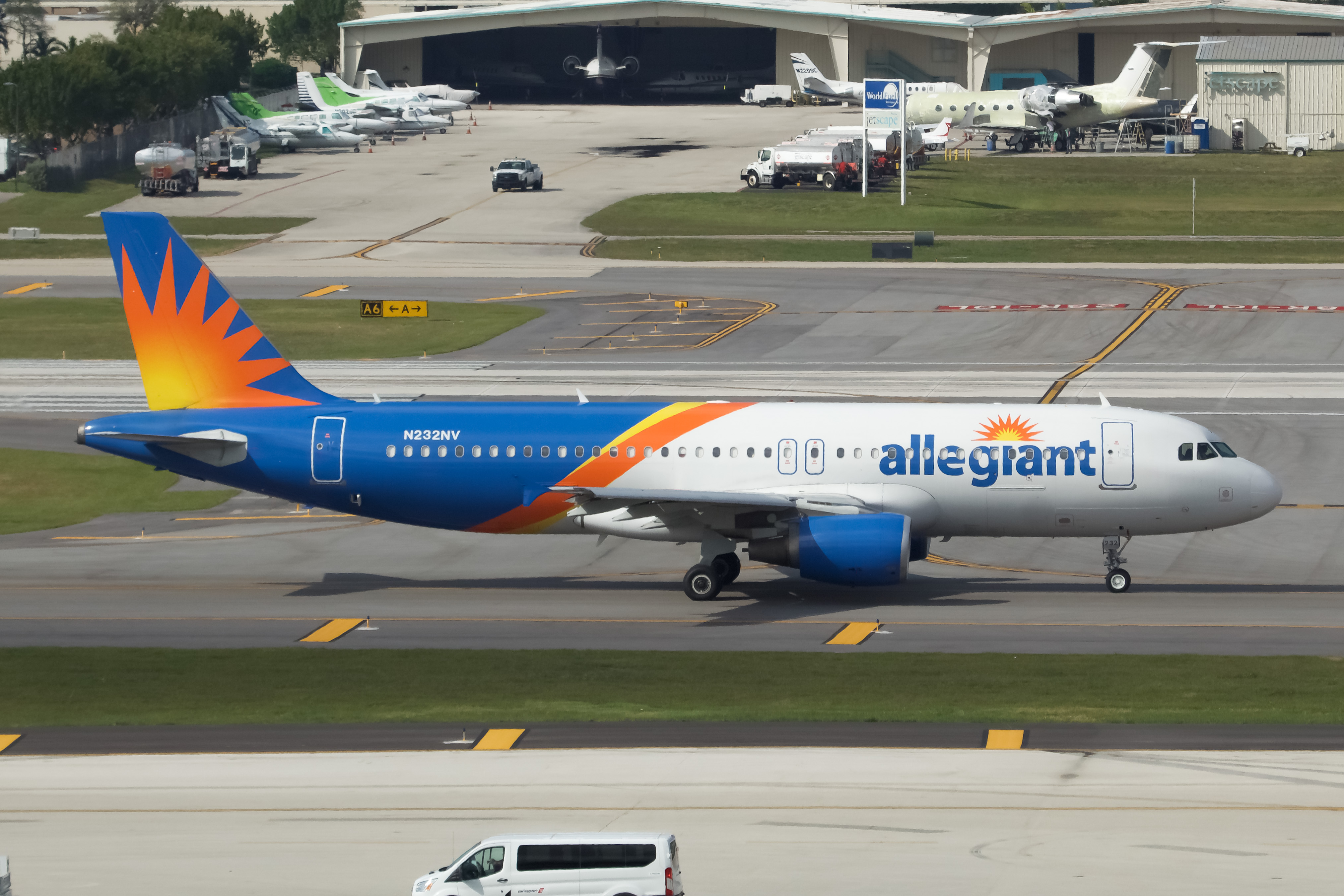 Full size: Allegiant Air Airbus A320 N253NV at Fort Lauderdale/Hollywood International Airport