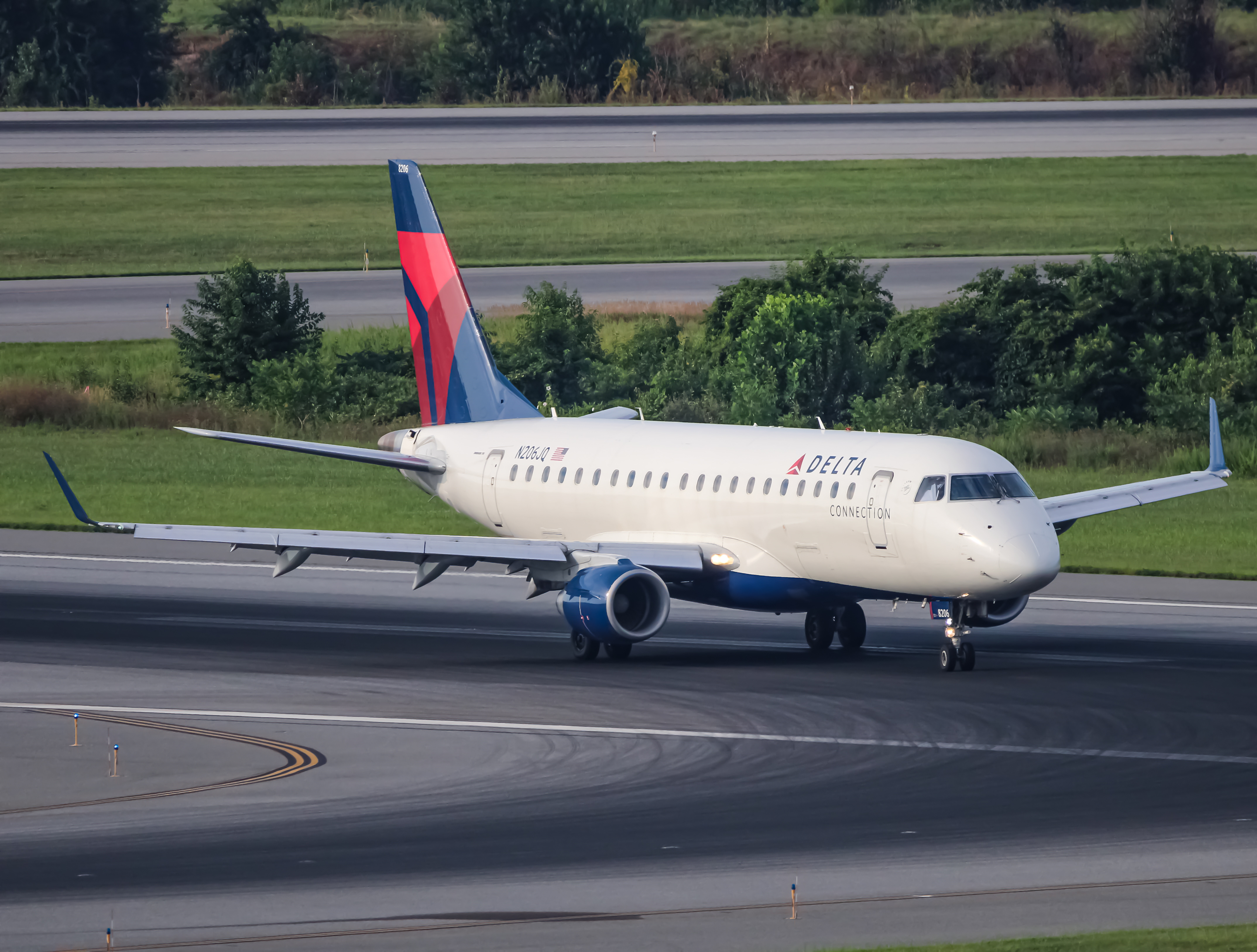 Full size: Delta Connection Embraer E175 N206JQ at Baltimore/Washington International Thurgood Marshall Airport