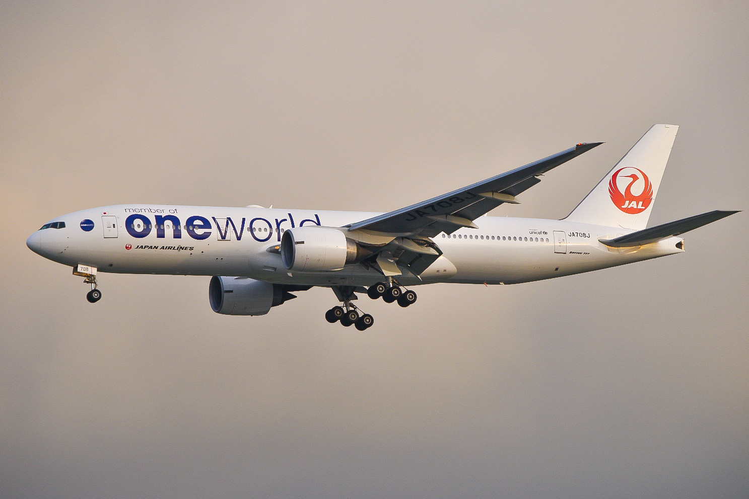 Full size: Japan Airliness Boeing 777-200 JA708J at Singapore-Changi Airport