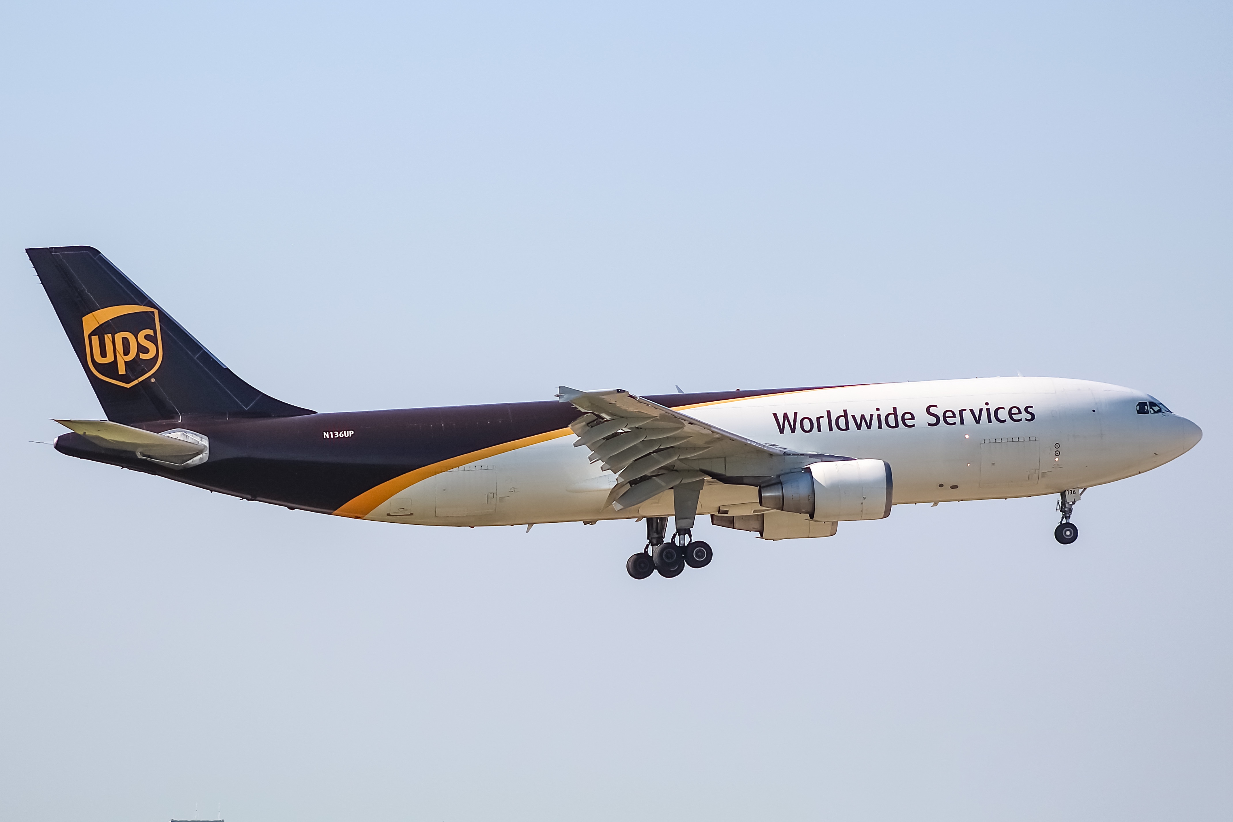 Full size: United Parcel Service Airbus A300-600 N136UP at Chicago O'Hare International Airport