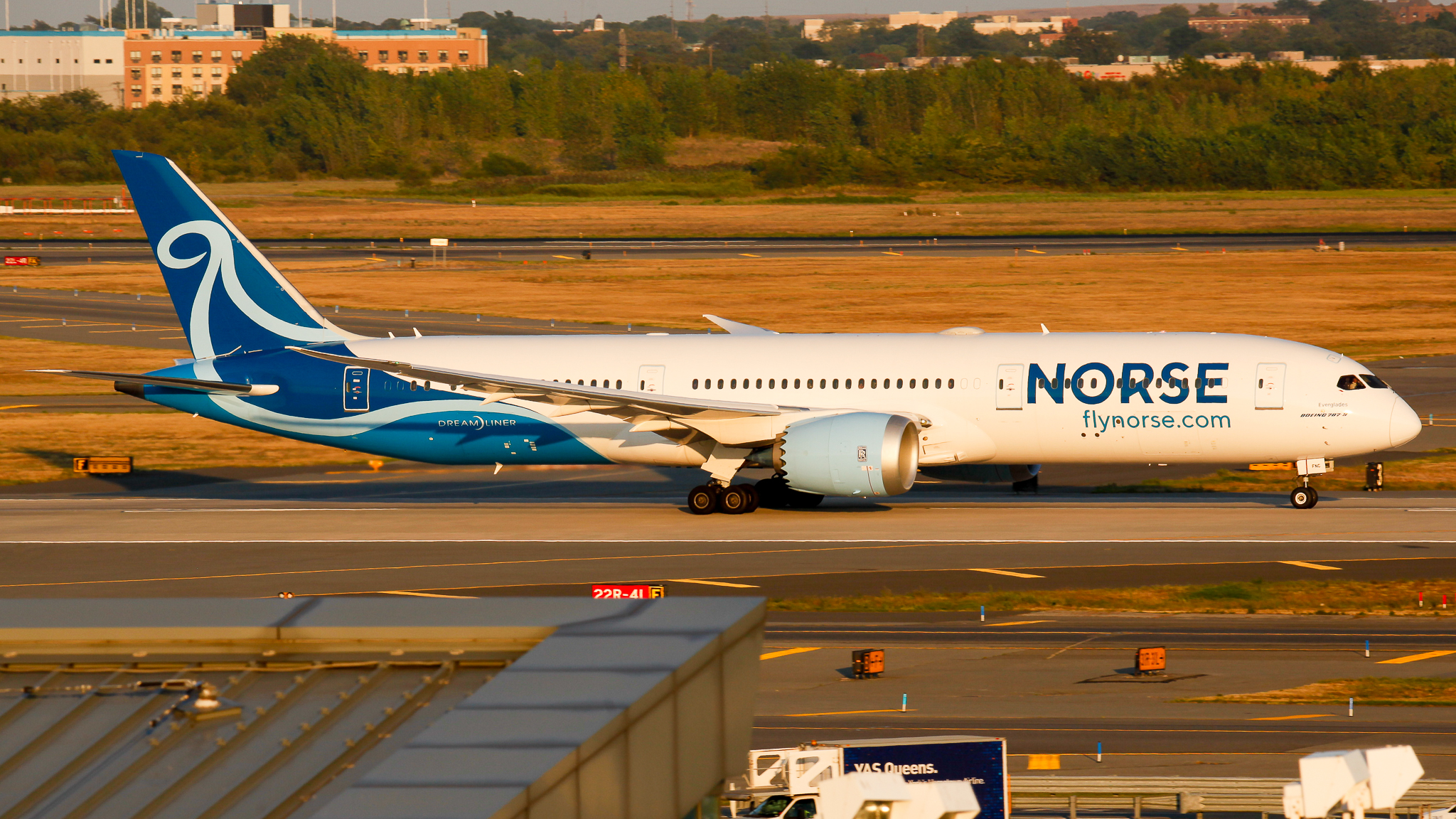 Full size: Norse Airways Boeing 787-9 LN-FNC at John F. Kennedy International Airport
