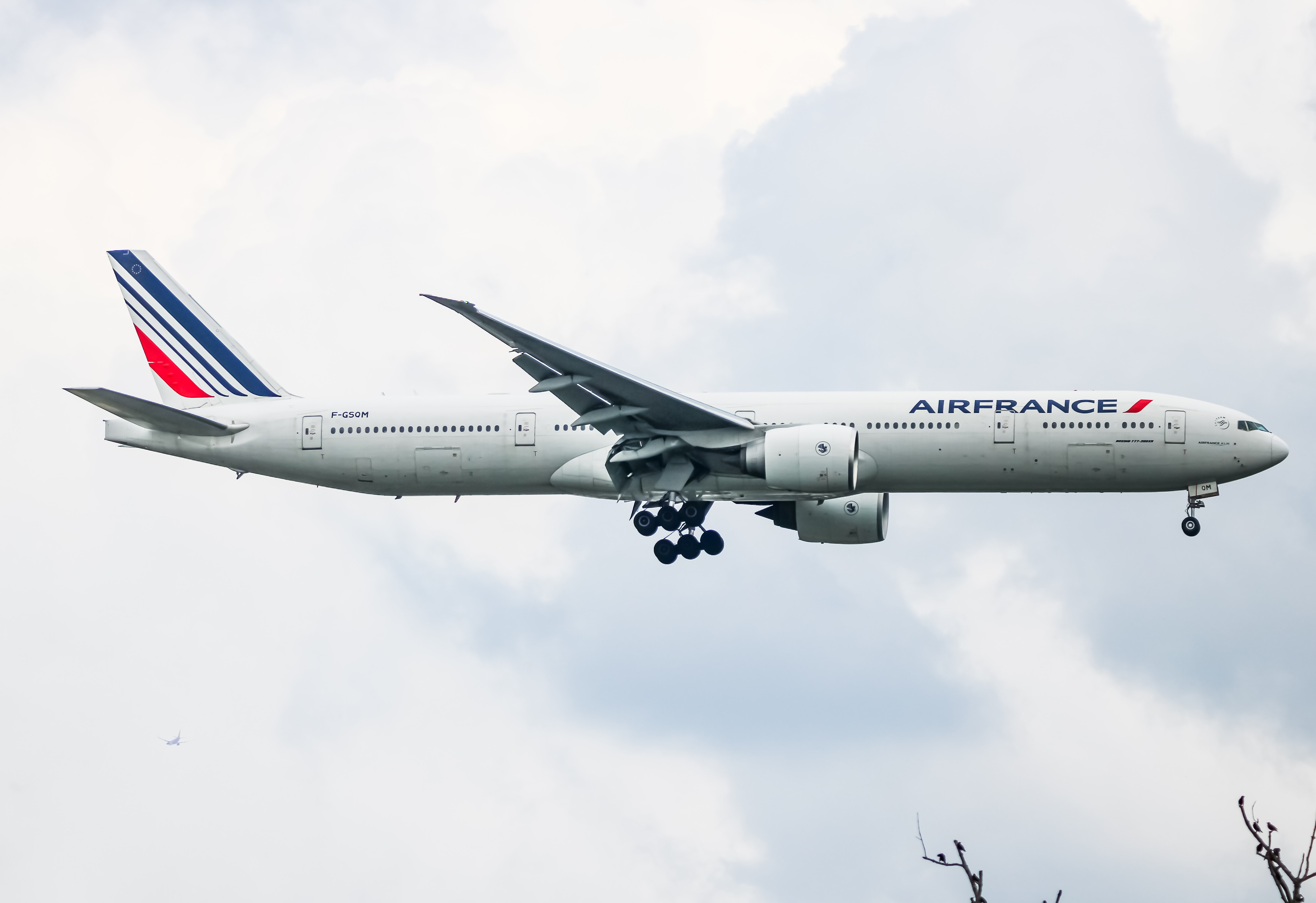 Full size: Air France Boeing 777-300ER F-GSQM at Washington Dulles International Airport