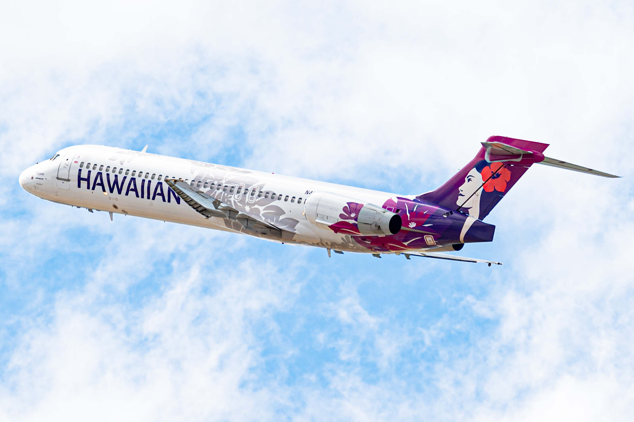 Full size: Hawaiian Airlines Boeing 717-200 N476HA at Daniel K Inouye International Airport