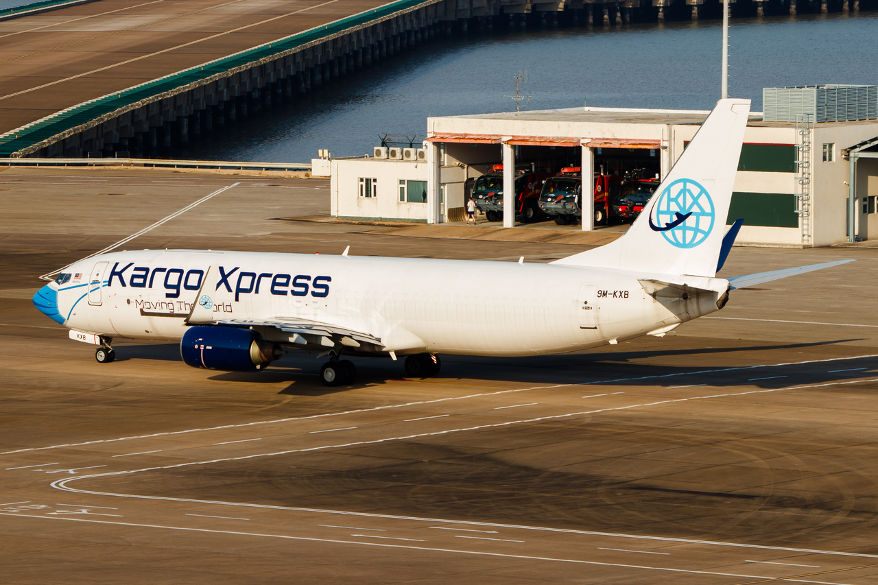Full size: Kargo Xpress Boeing 737-800 9M-KXB at Macau International Airport