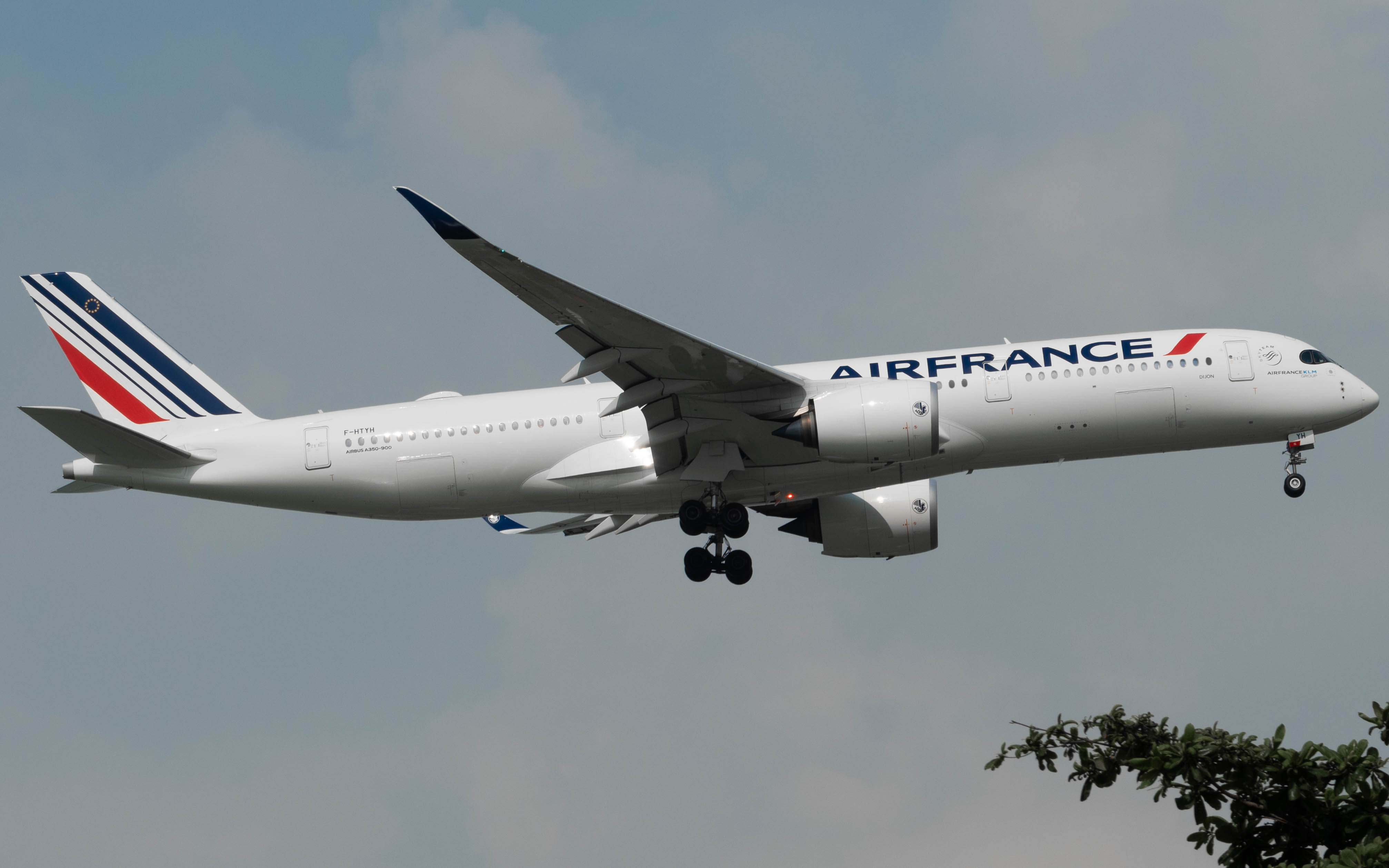 Full size: Air France Airbus A350-900 F-HTYH at Singapore-Changi Airport