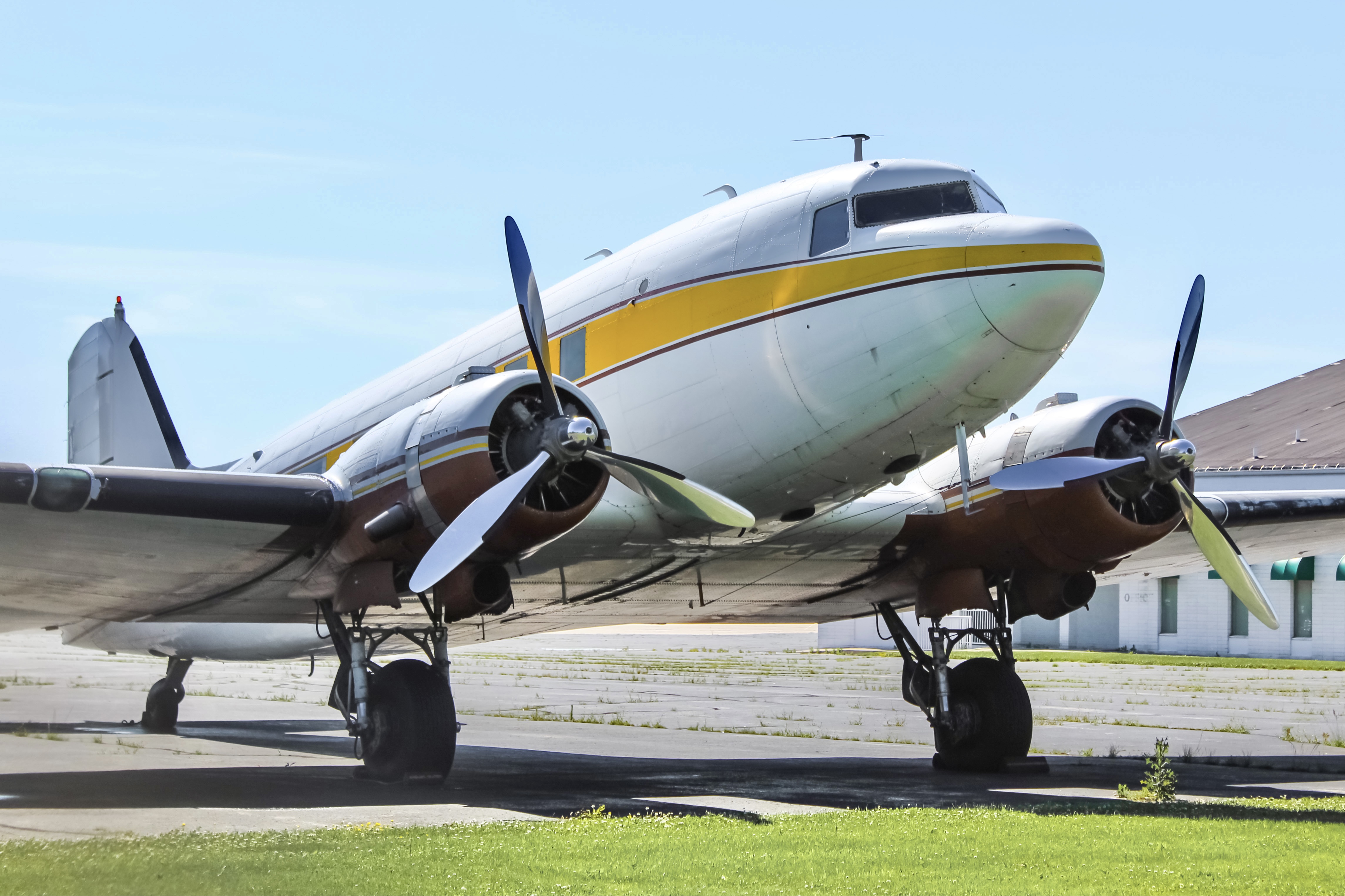 Full size: PRIVATE Douglas DC-3 N734H at Wittman Regional Airport