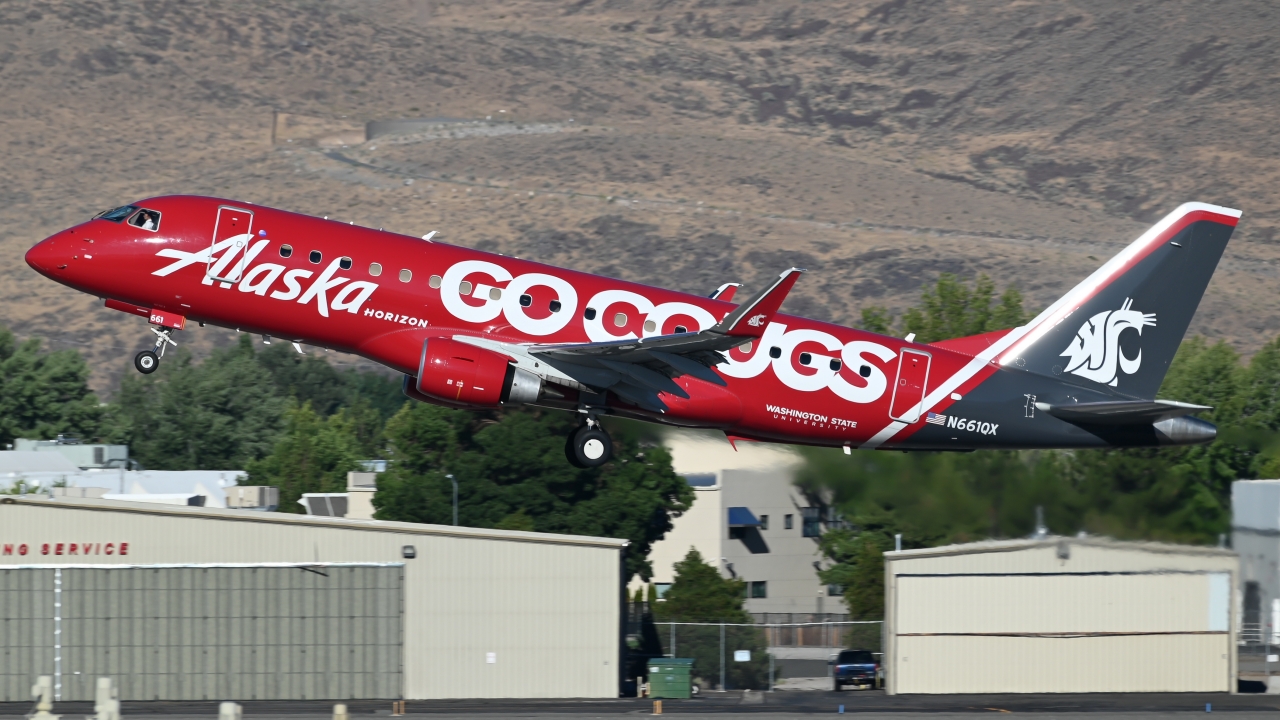 Full size: Horizon Air Embraer E170 N661QX at Reno/Tahoe International Airport