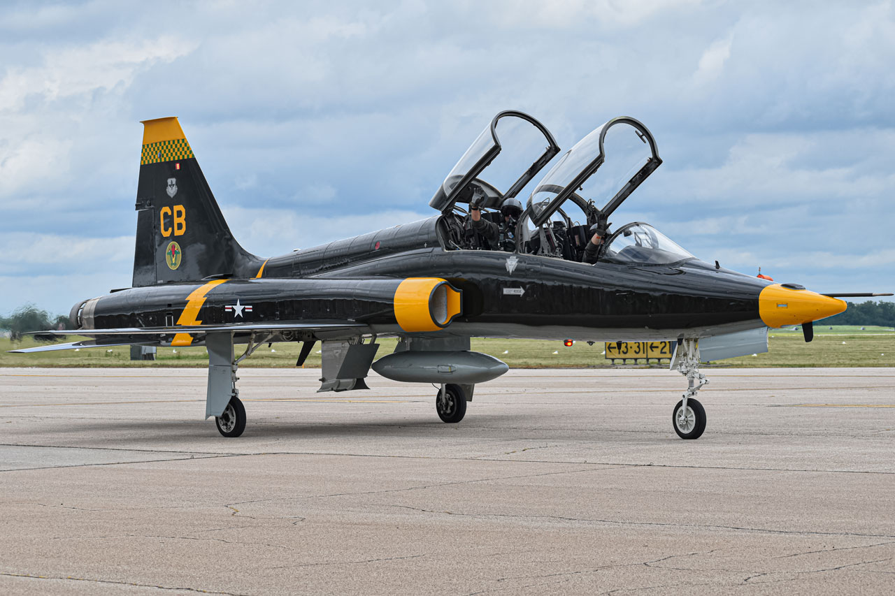 Full size: USAF - United States Air Force Northrop T-38 Talon 65-0425 at Topeka Regional Airport