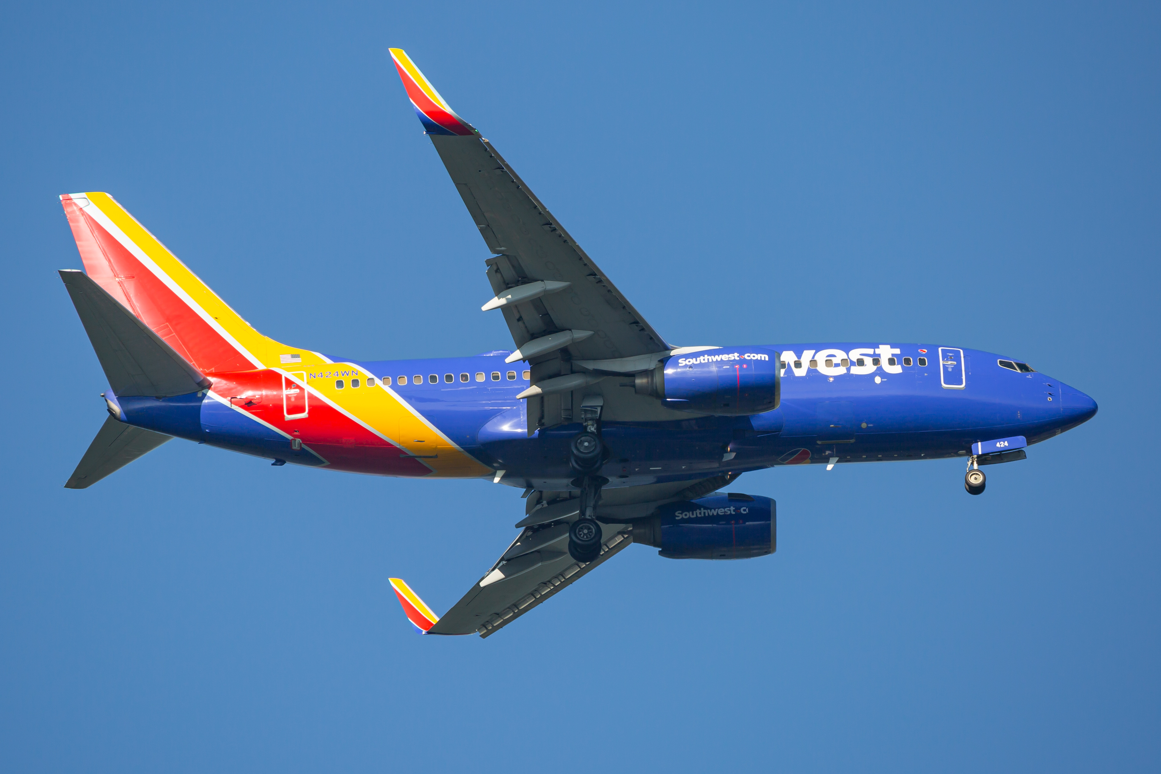 Full size: Southwest Airlines Boeing 737-700 N424WN at Baltimore/Washington International Thurgood Marshall Airport