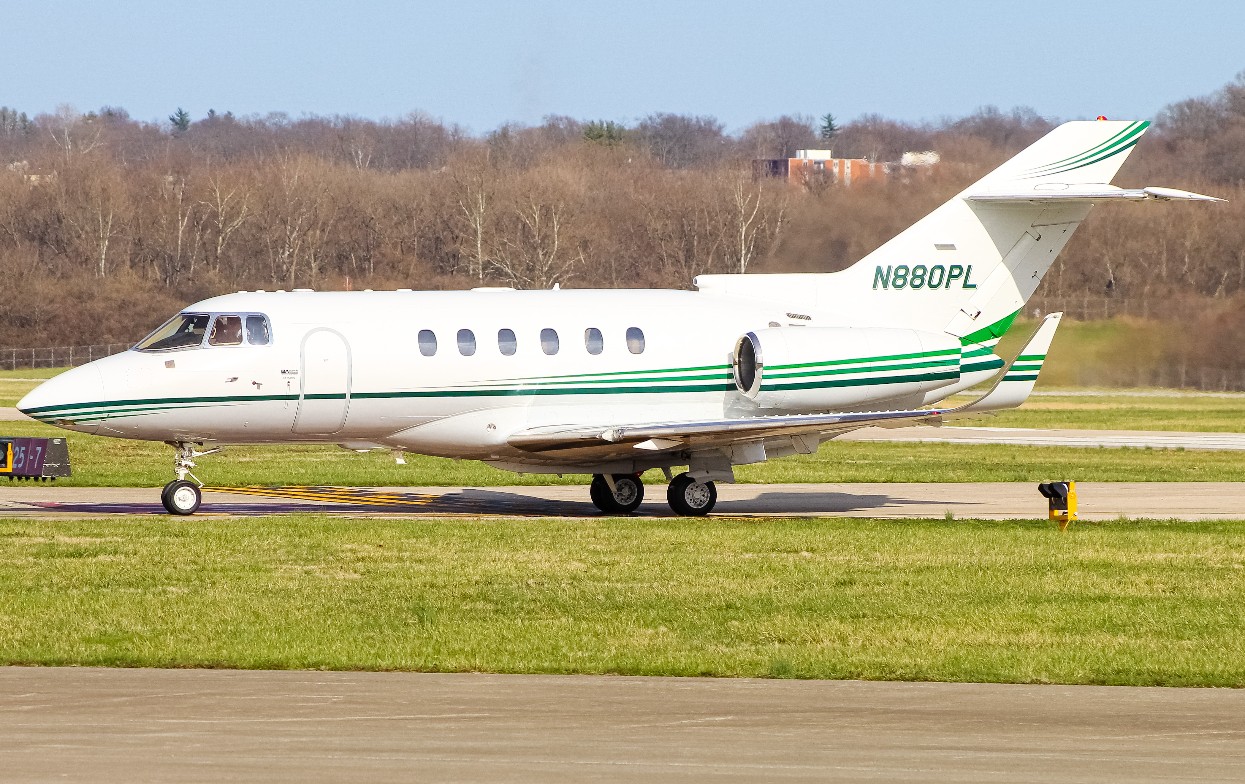 Full size: PRIVATE  Beechcraft Hawker 800XP N880PL at Cincinnati Municipal Airport/Lunken Field