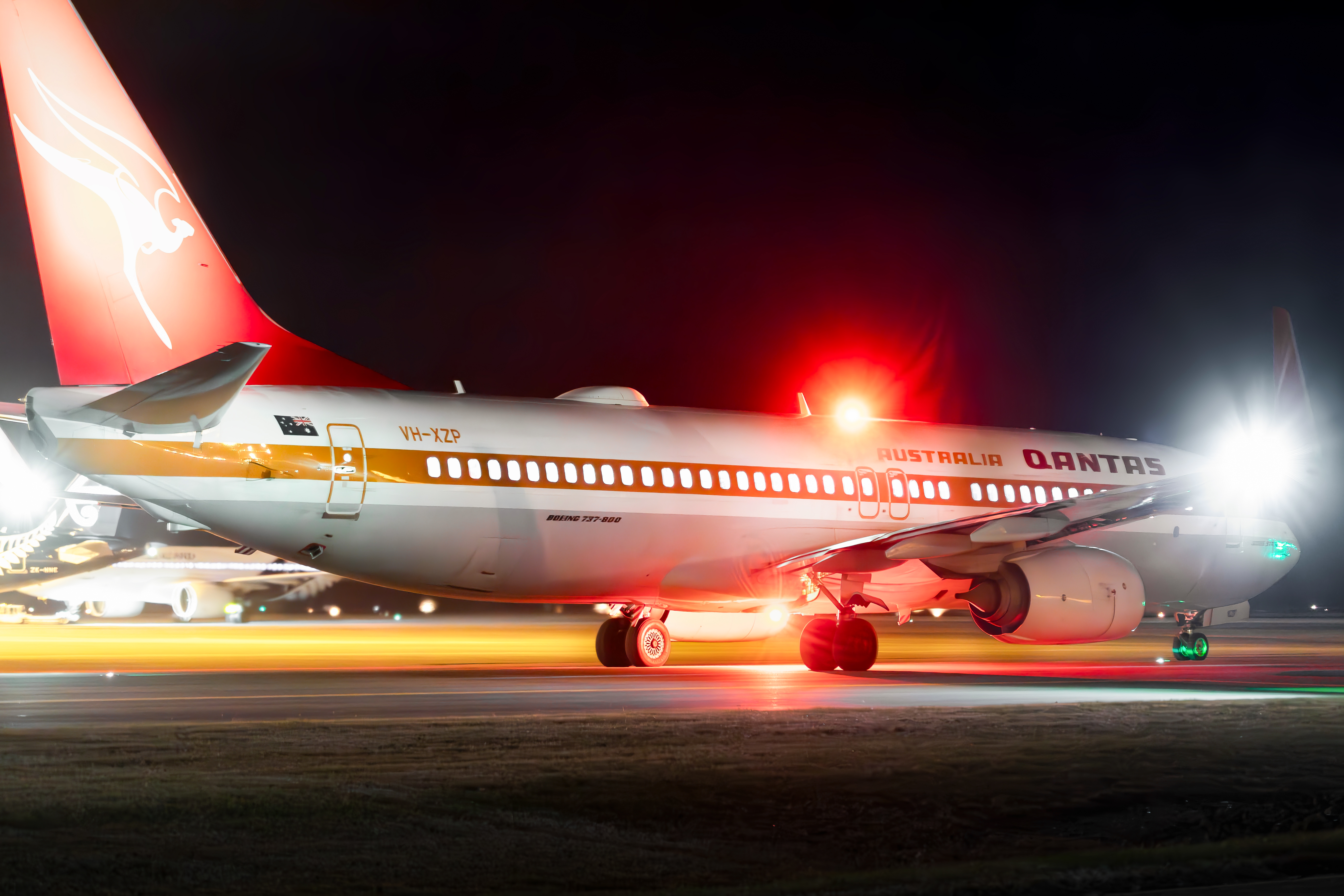 Full size: Qantas Airways Boeing 737-800 VH-XZP at Christchurch International Airport