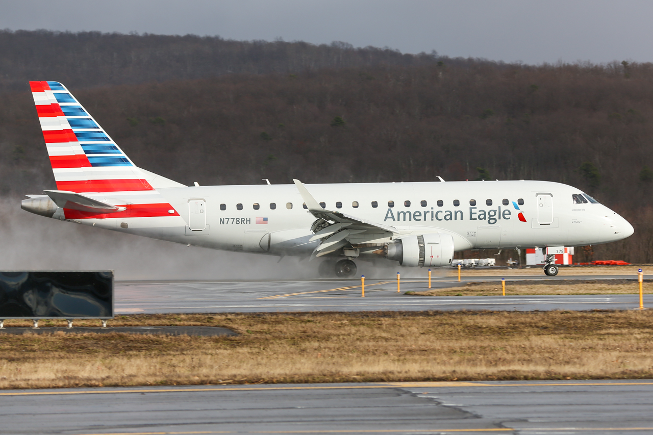 Full size: American Airlines Embraer E170 N778RH at Avoca Wilkes-Barre/Scranton International Airport