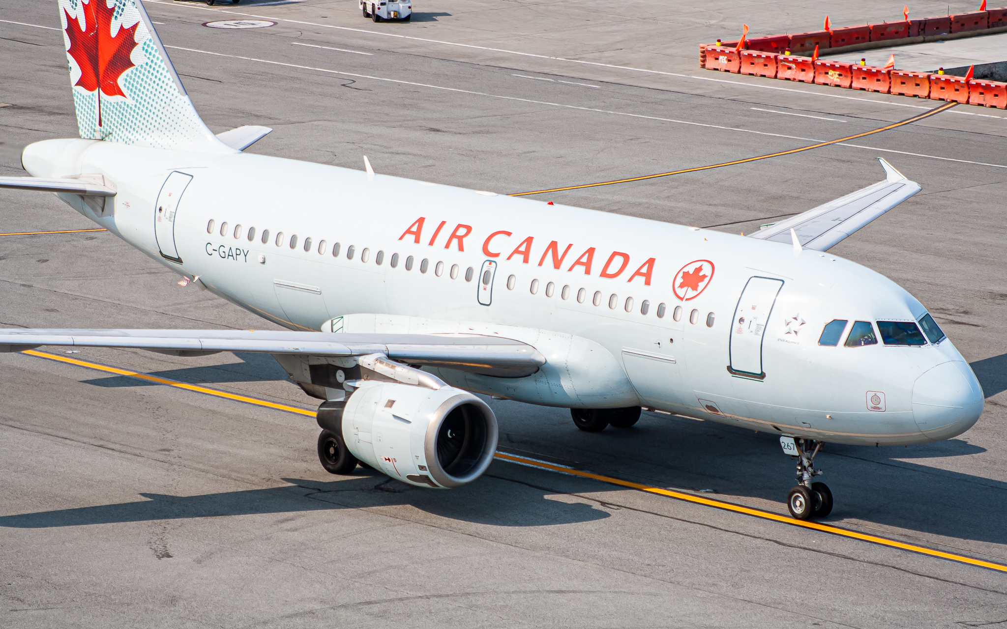 Full size: Air Canada Airbus A319 C-GAPY at San Francisco International Airport
