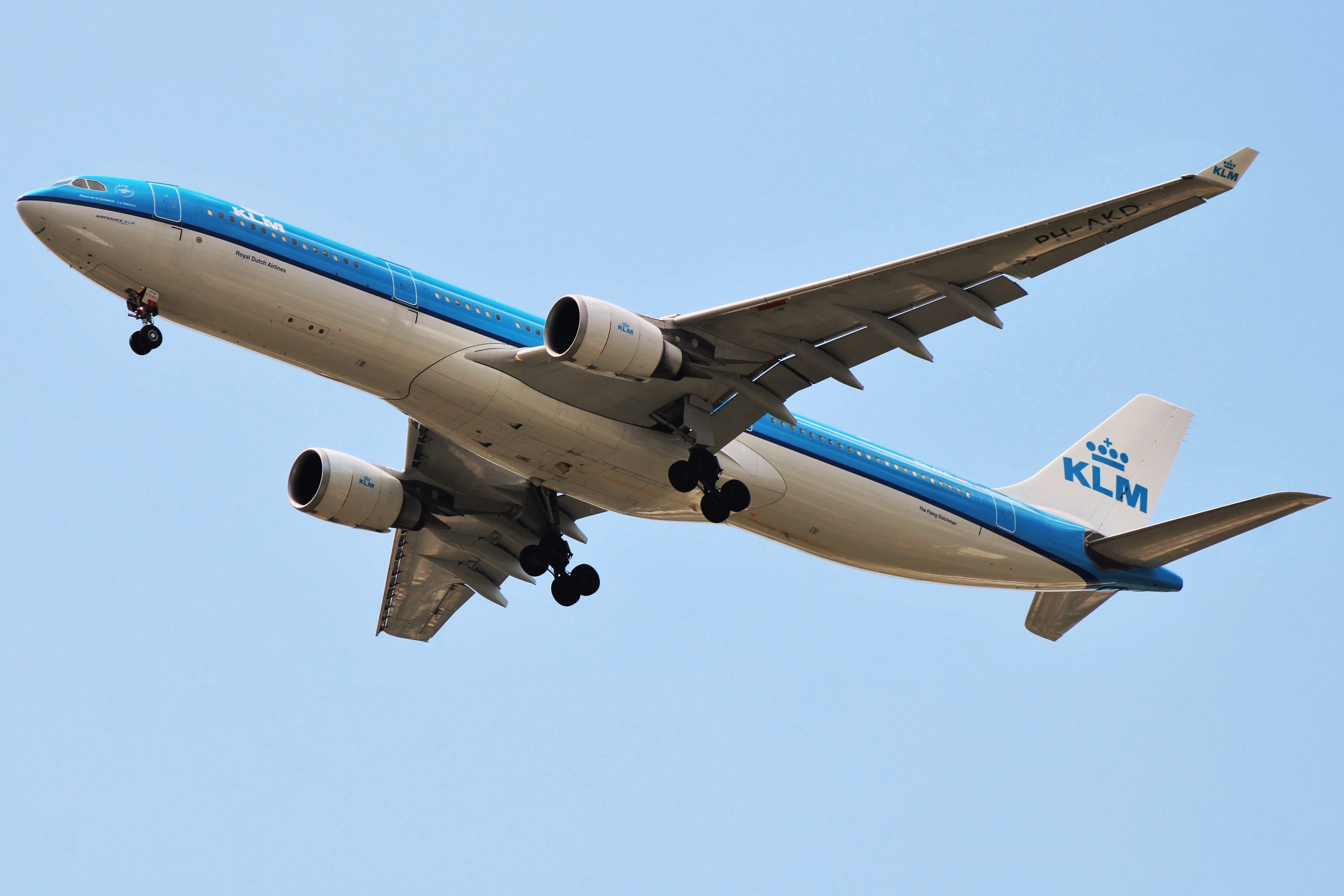 Full size: KLM Airbus A330-300 PH-AKD at Washington Dulles International Airport