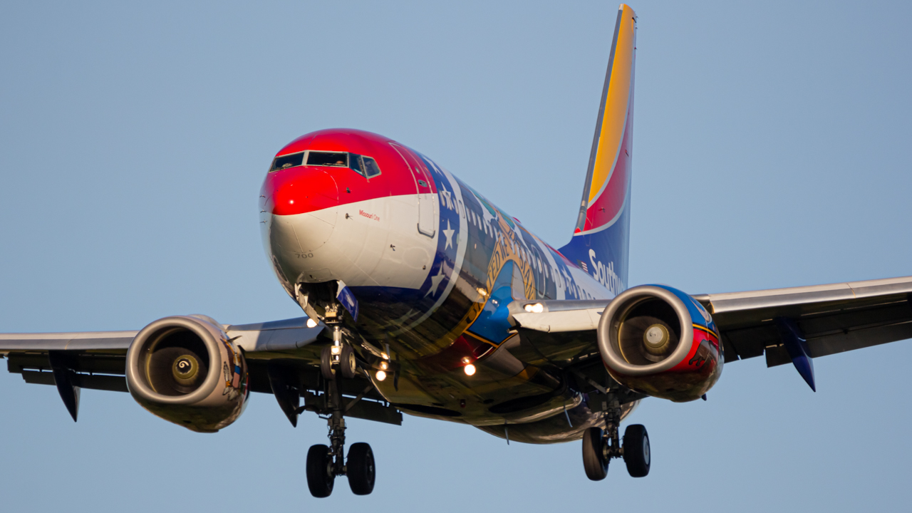 Full size: Southwest Airlines Boeing 737-700 N280WN at John Glenn Columbus International Airport