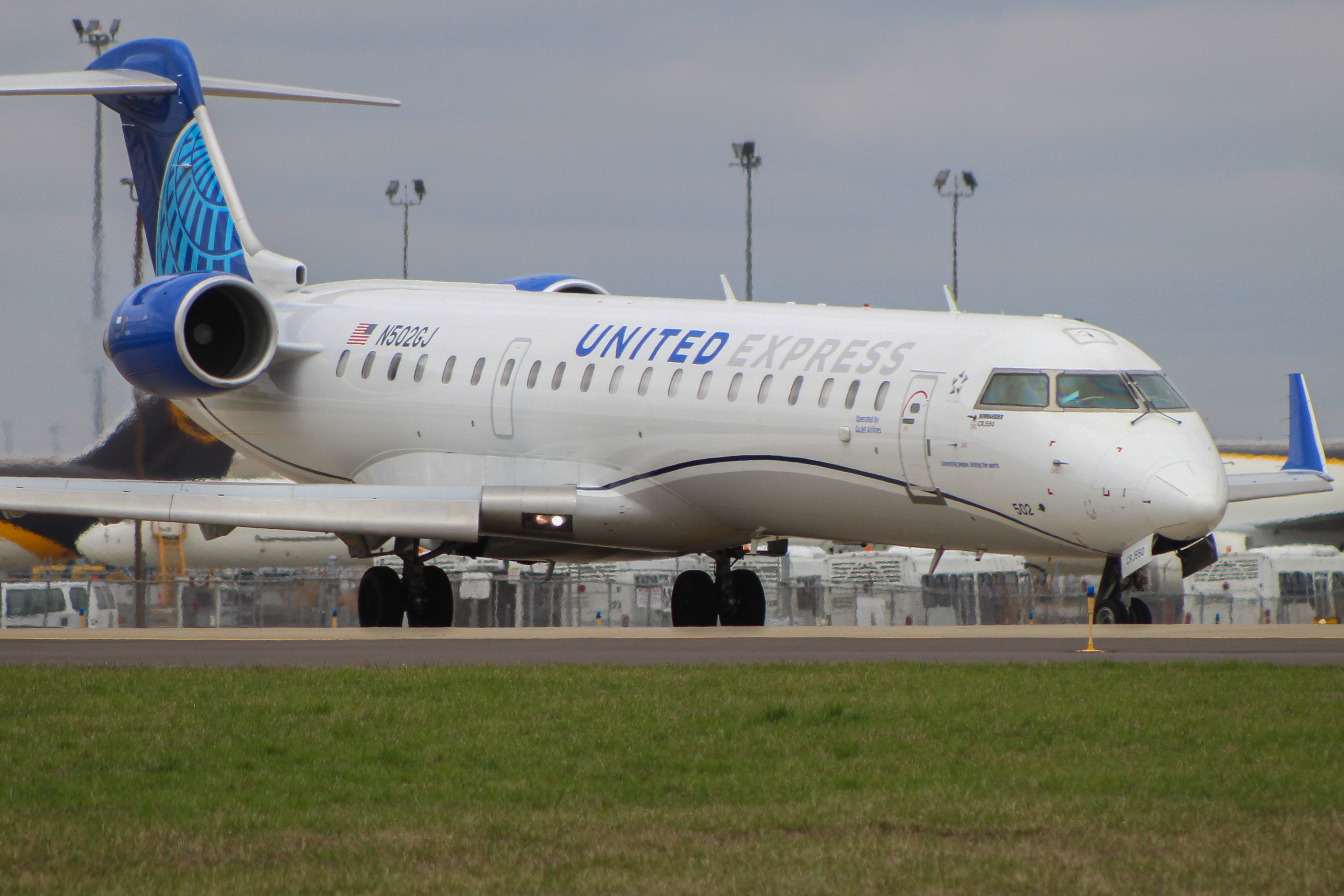 Full size: United Express Mitsubishi CRJ-550 N502GJ at Louisville Muhammad Ali International Airport