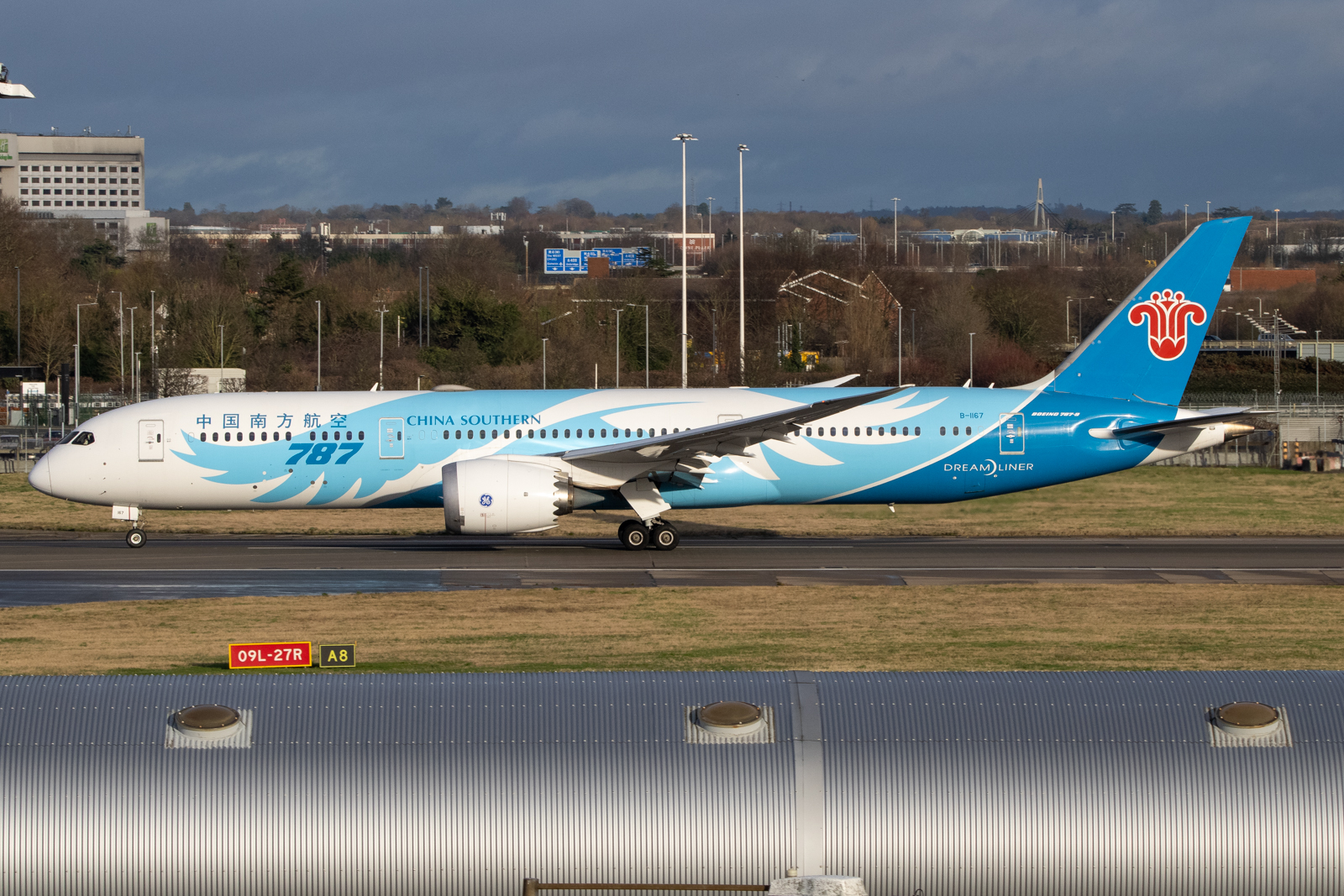 Full size: China Southern Airlines Boeing 787-9 B-1167 at London Heathrow International Airport