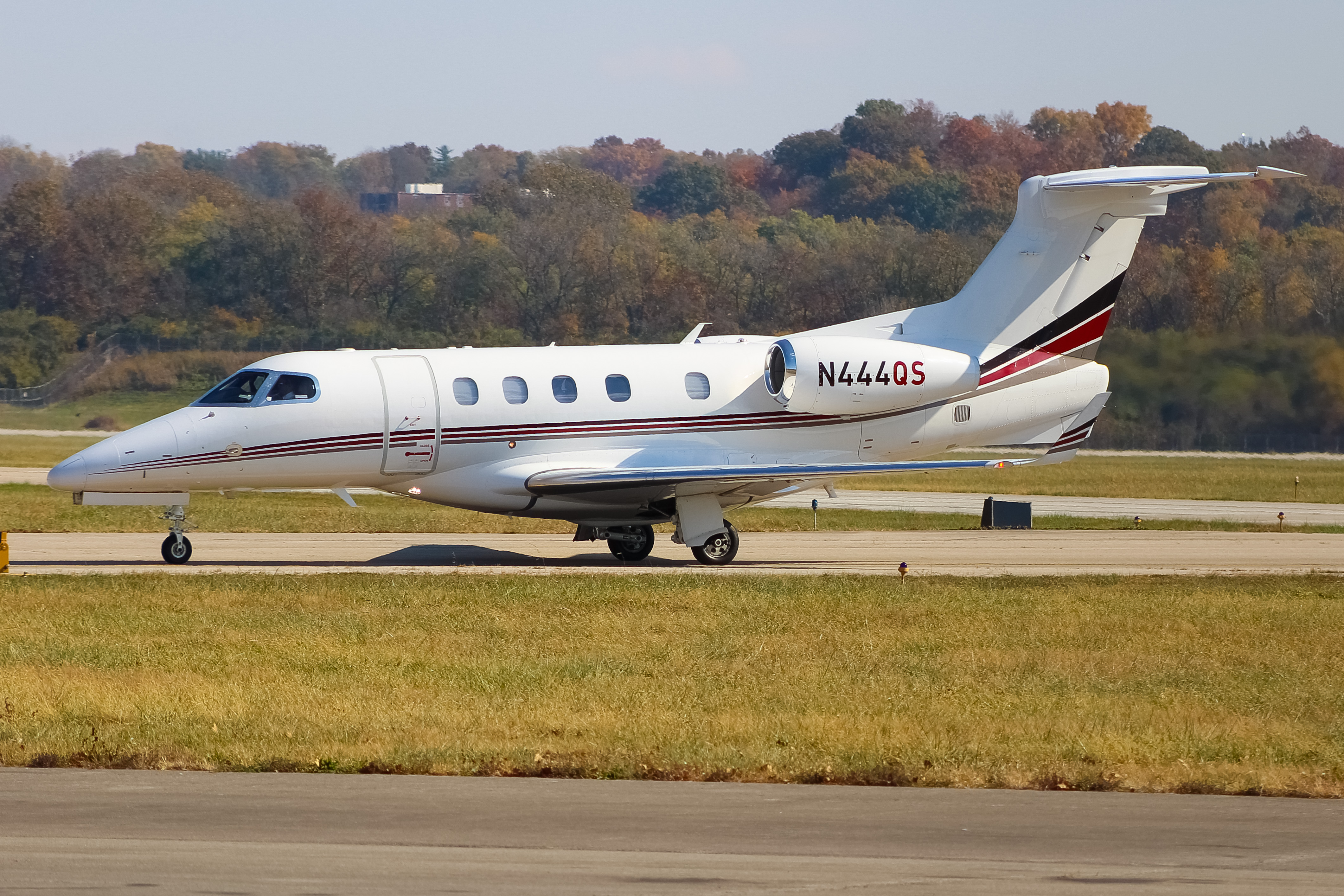 Full size: NetJets Embraer Phenom 300 N444QS at Cincinnati Municipal Airport/Lunken Field