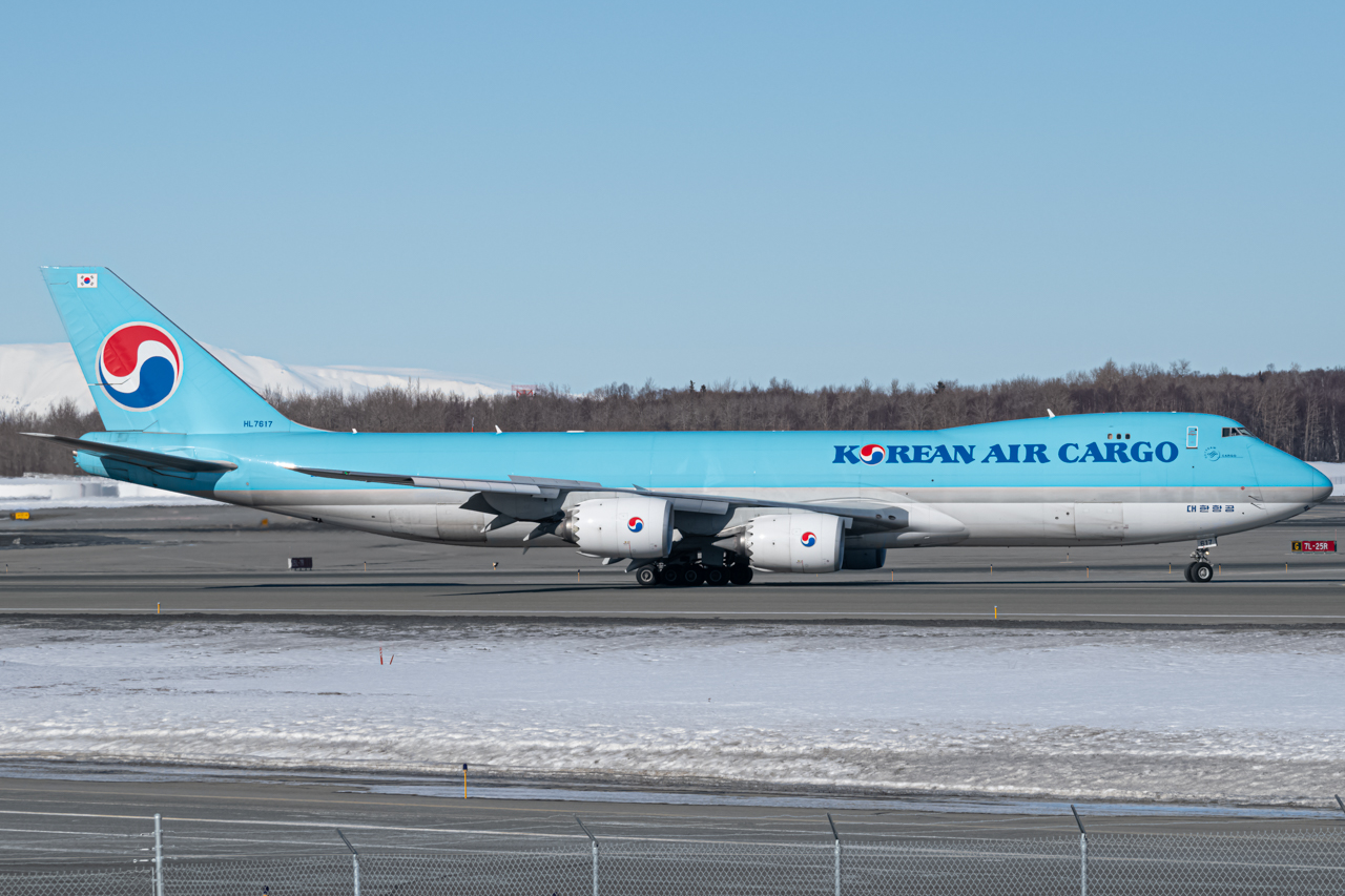 Full size: Korean Air Cargo Boeing 747-8F HL7617 at Anchorage Ted Stevens International Airport