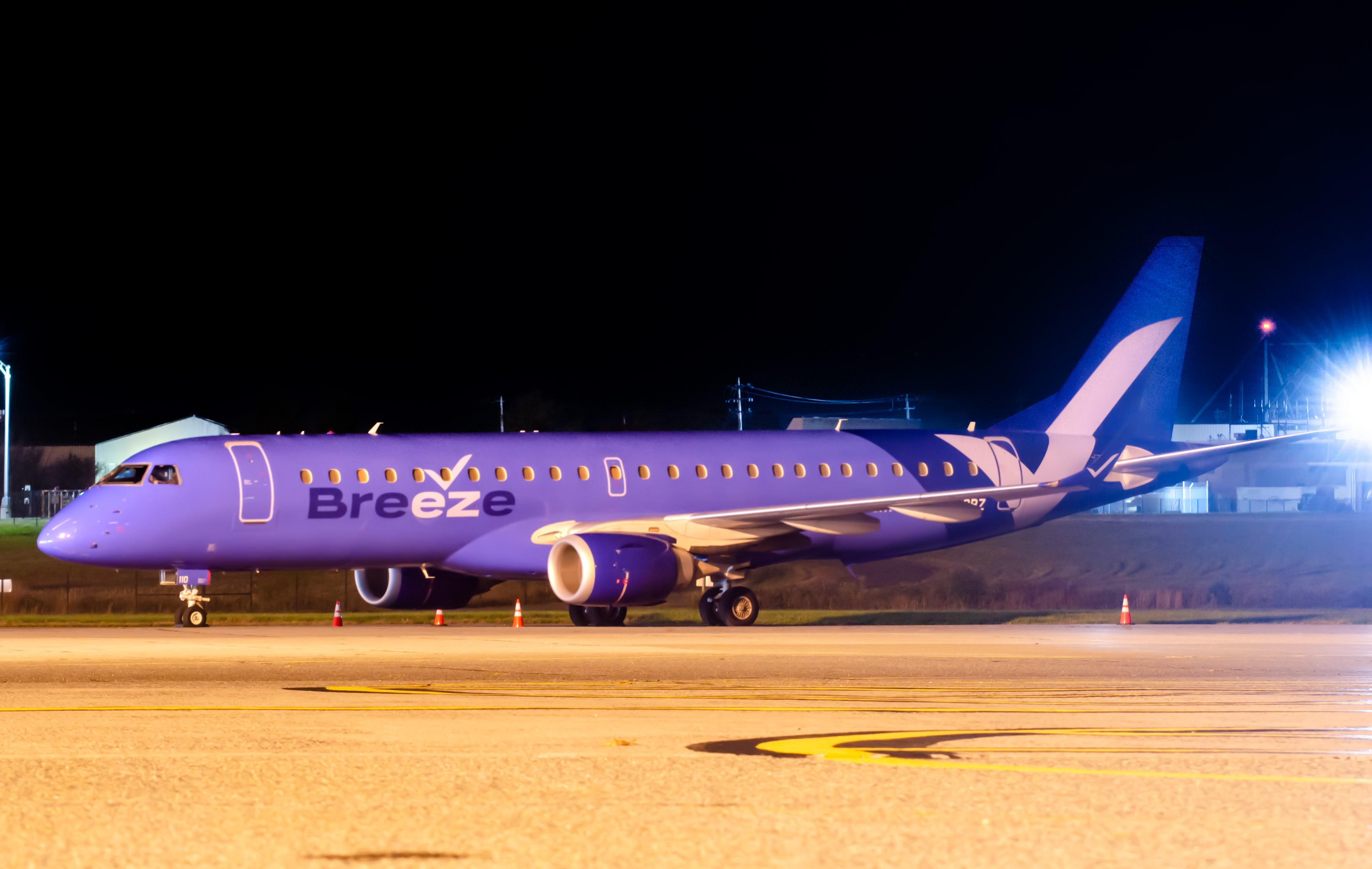 Full size: Breeze Airways Embraer E190 N110BZ at Atlantic City International Airport