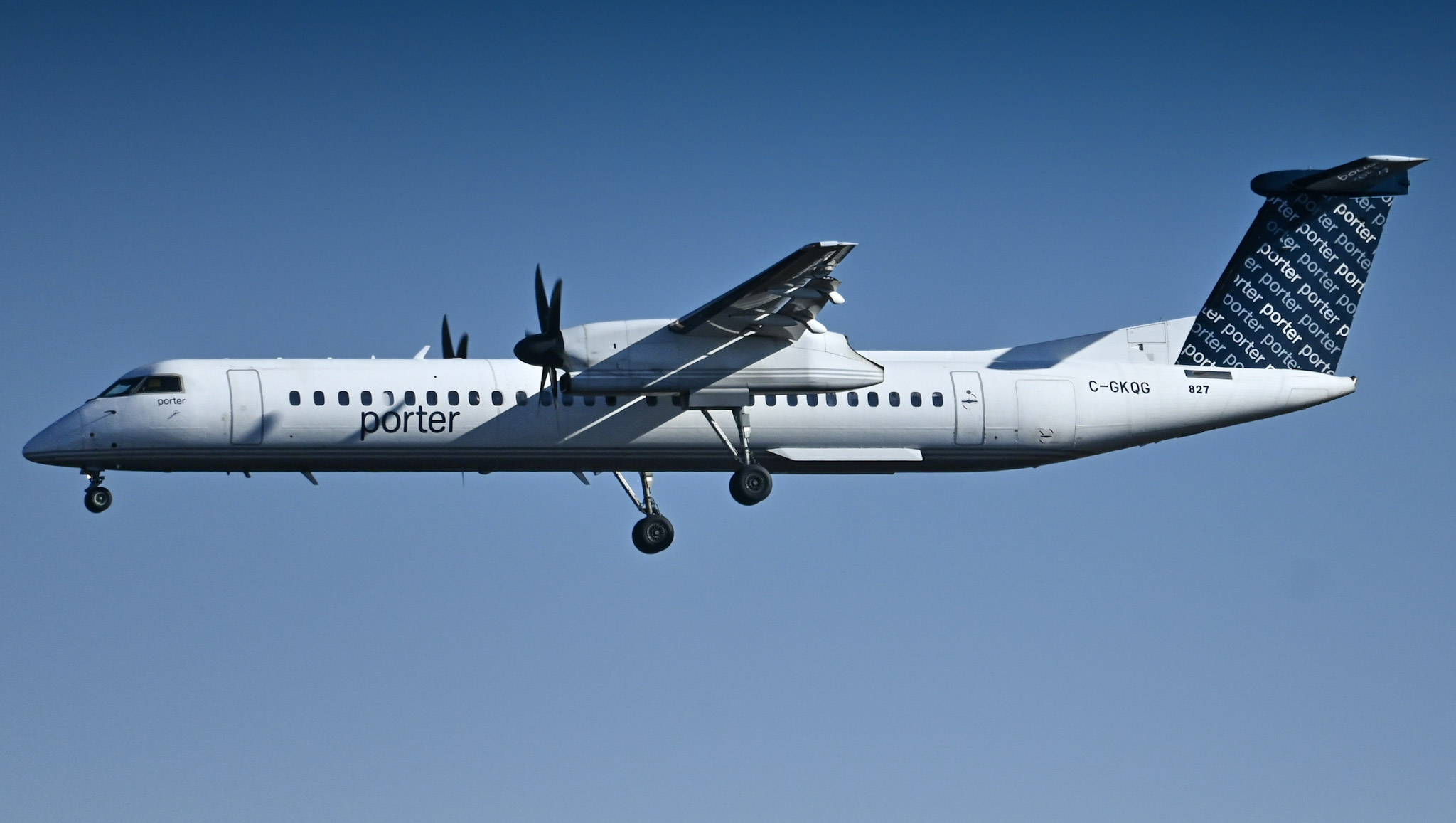 Full size: Porter Airlines De Havilland Dash-8 q400 C-GKQG at Washington Dulles International Airport