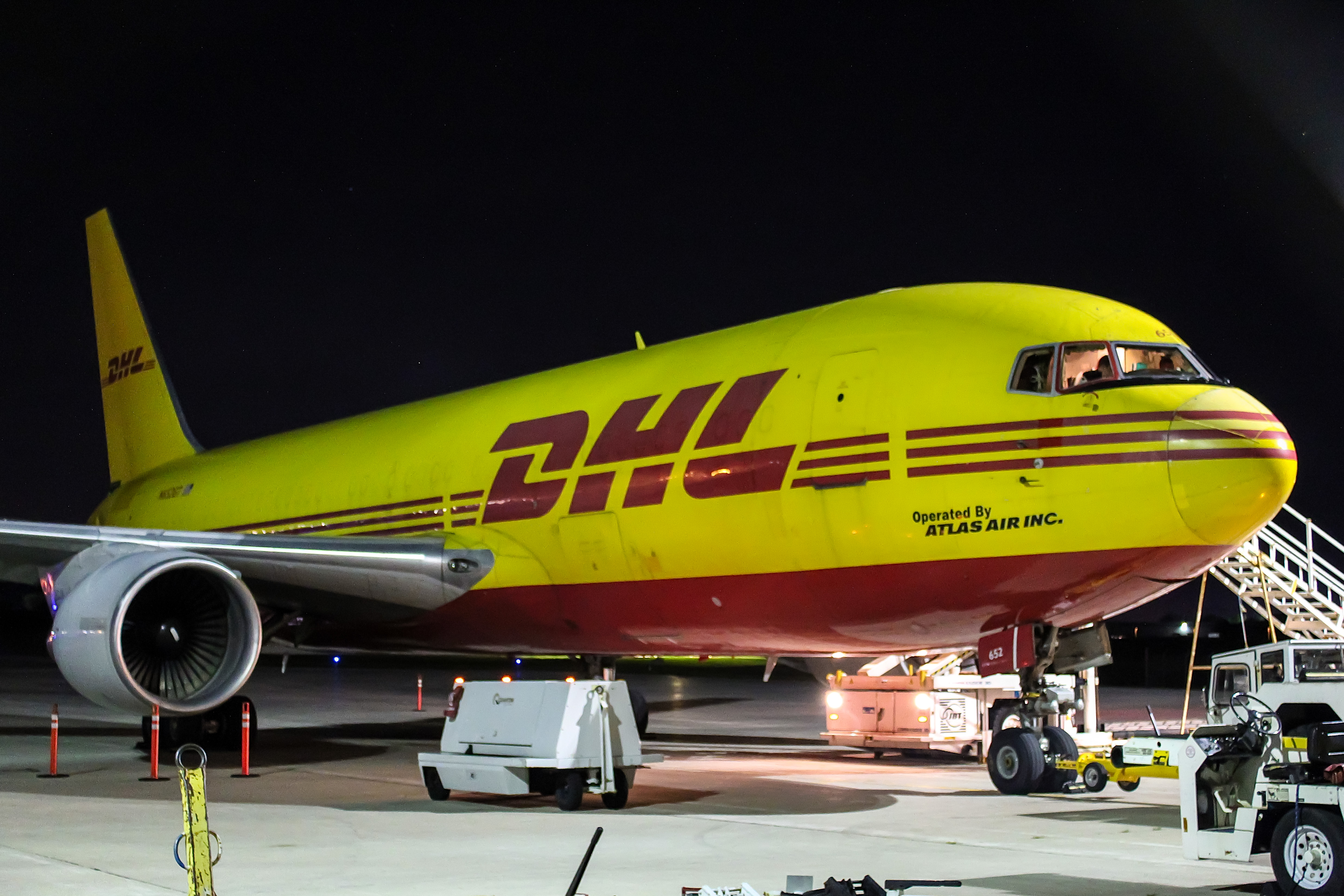 Full size: DHL Boeing 767-200F N652GT at General Mitchell International Airport
