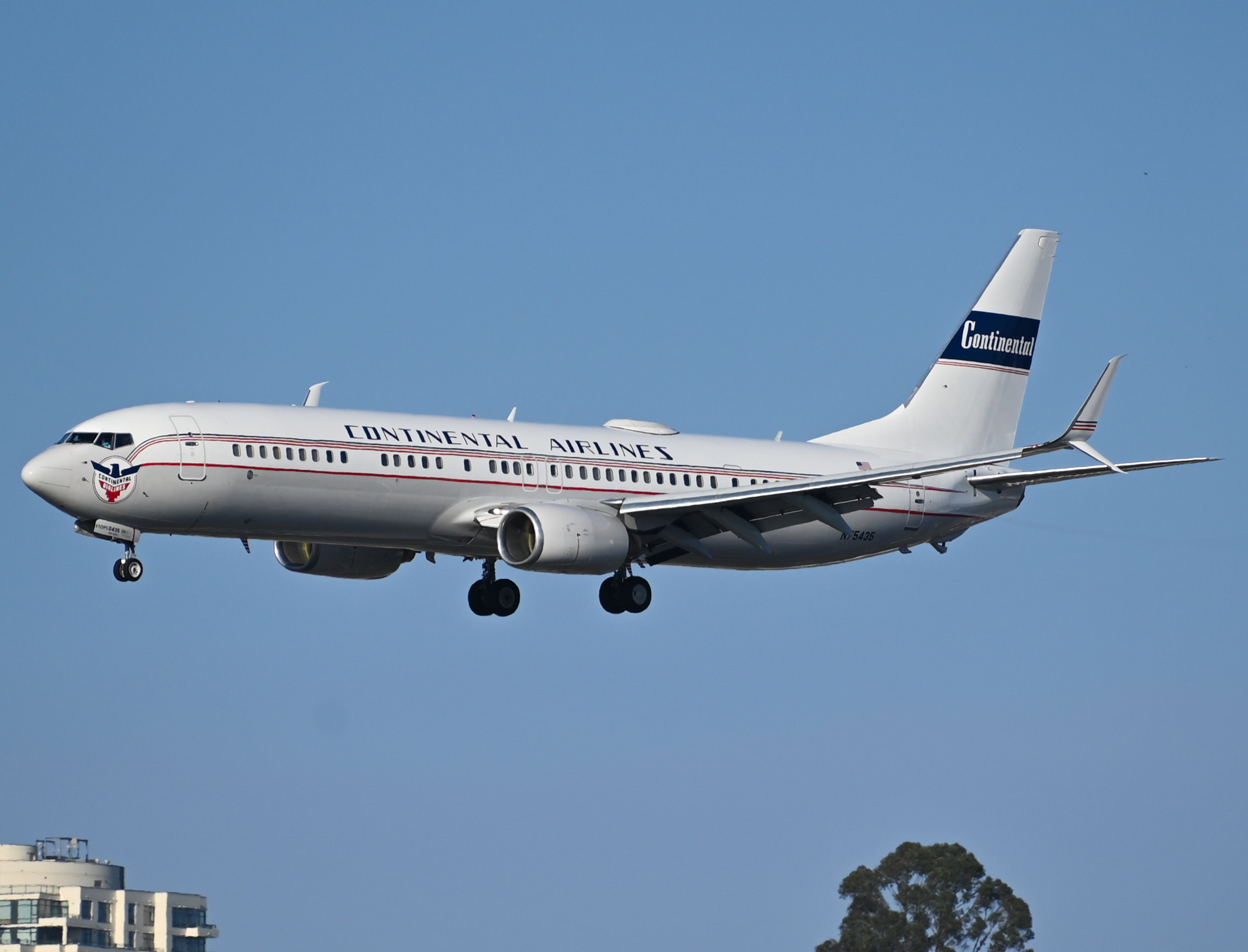 Full size: United Airlines Boeing 737-900ER N75435 at San Diego International Airport