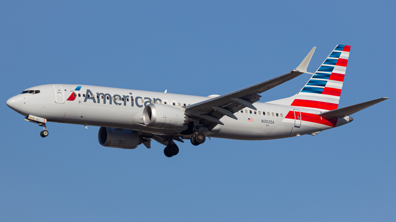 Full size: American Airlines Boeing 737 MAX 8 N302SA at Chicago O'Hare International Airport