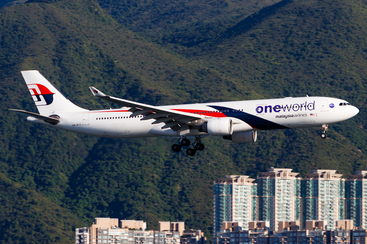 Full size: Malaysia Airlines Airbus A330-300 9M-MTO at Hong Kong International Airport