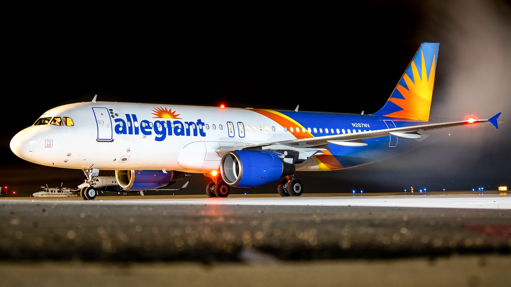 Full size: Allegiant Air Airbus A320 N287NV at Northern Colorado Regional Airport