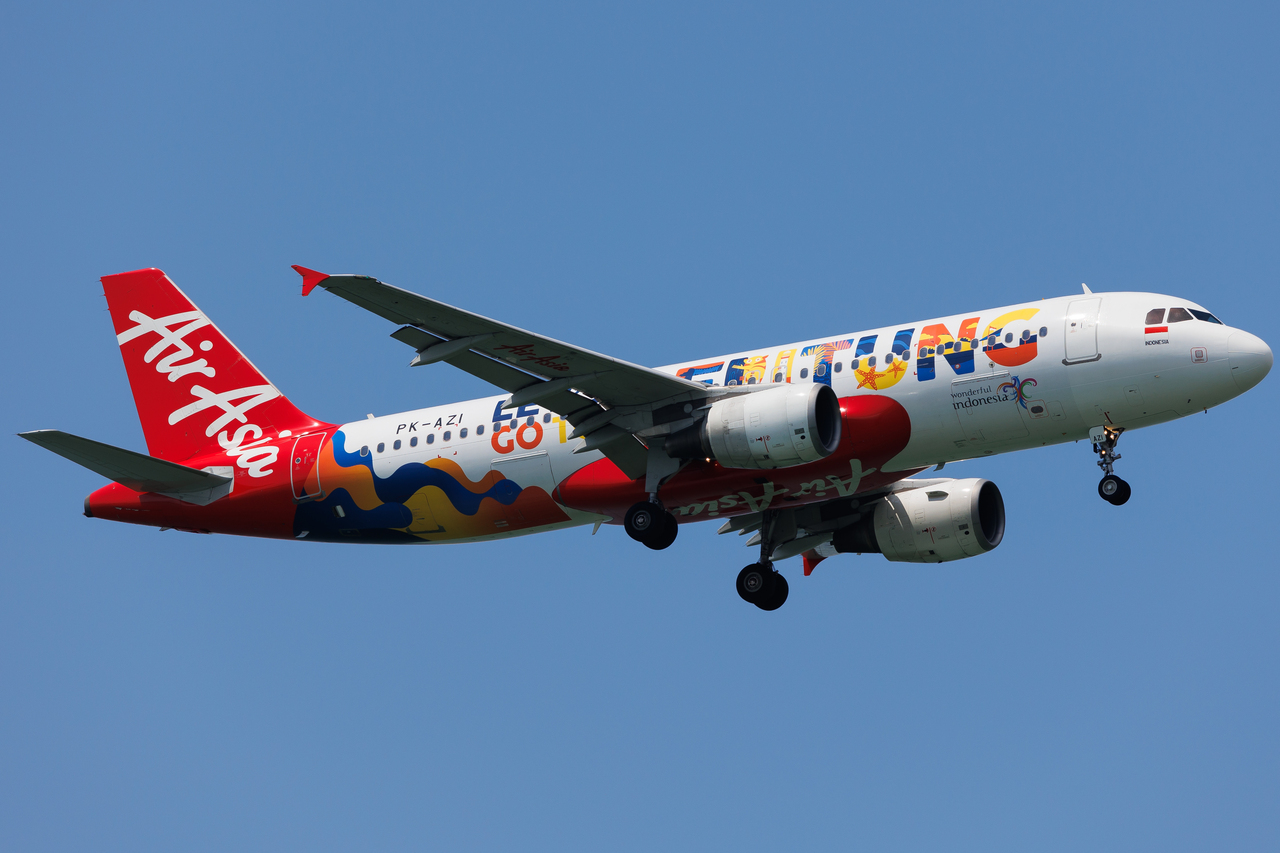 Full size: AirAsia Airbus A320 PK-AZI at Singapore-Changi Airport