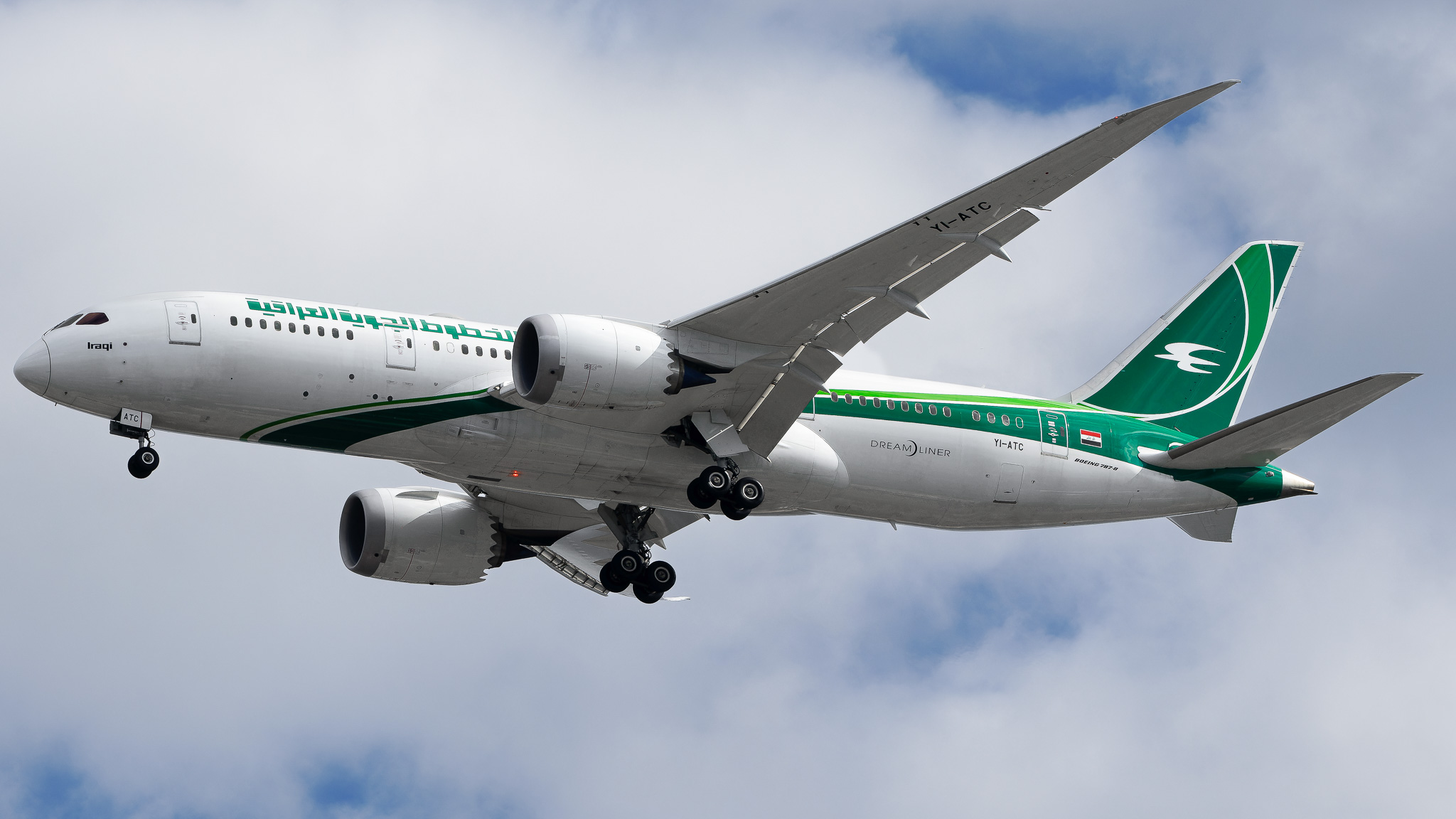 Full size: Iraqi Airways Boeing 787-8 YI-ATC at John F. Kennedy International Airport