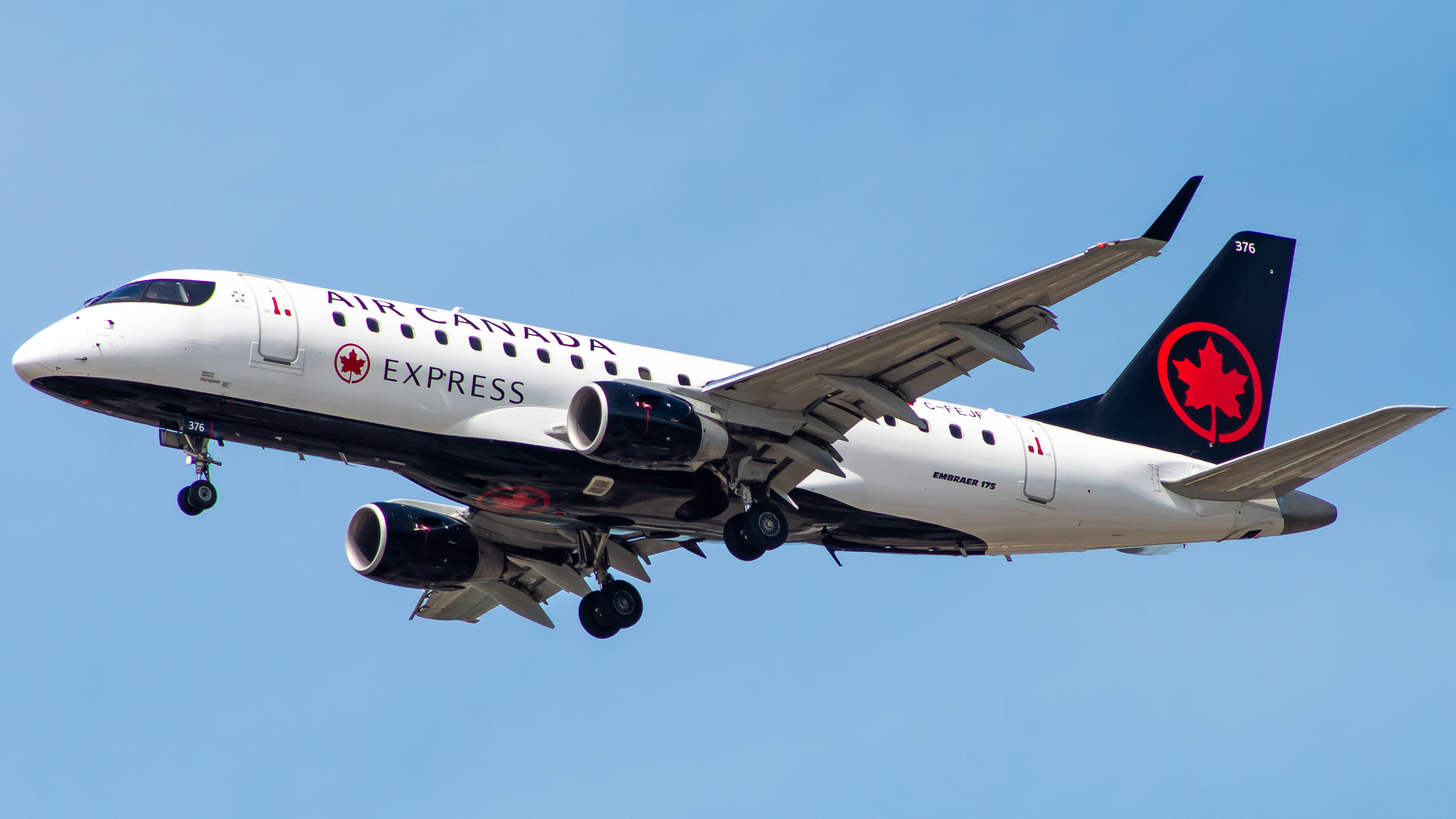 Full size: Air Canada Express Embraer E175 C-FEJF at Chicago O'Hare International Airport