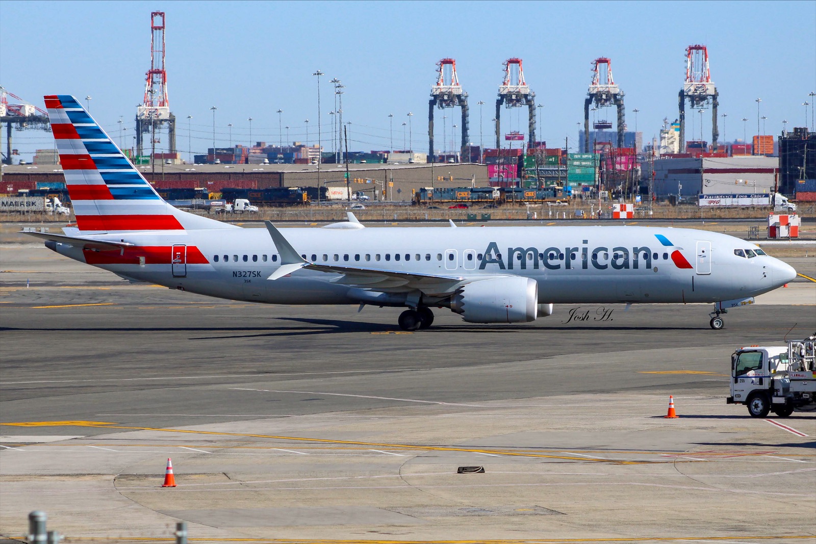 Full size: American Airlines Boeing 737 MAX 8 N327SK at Newark Liberty International Airport