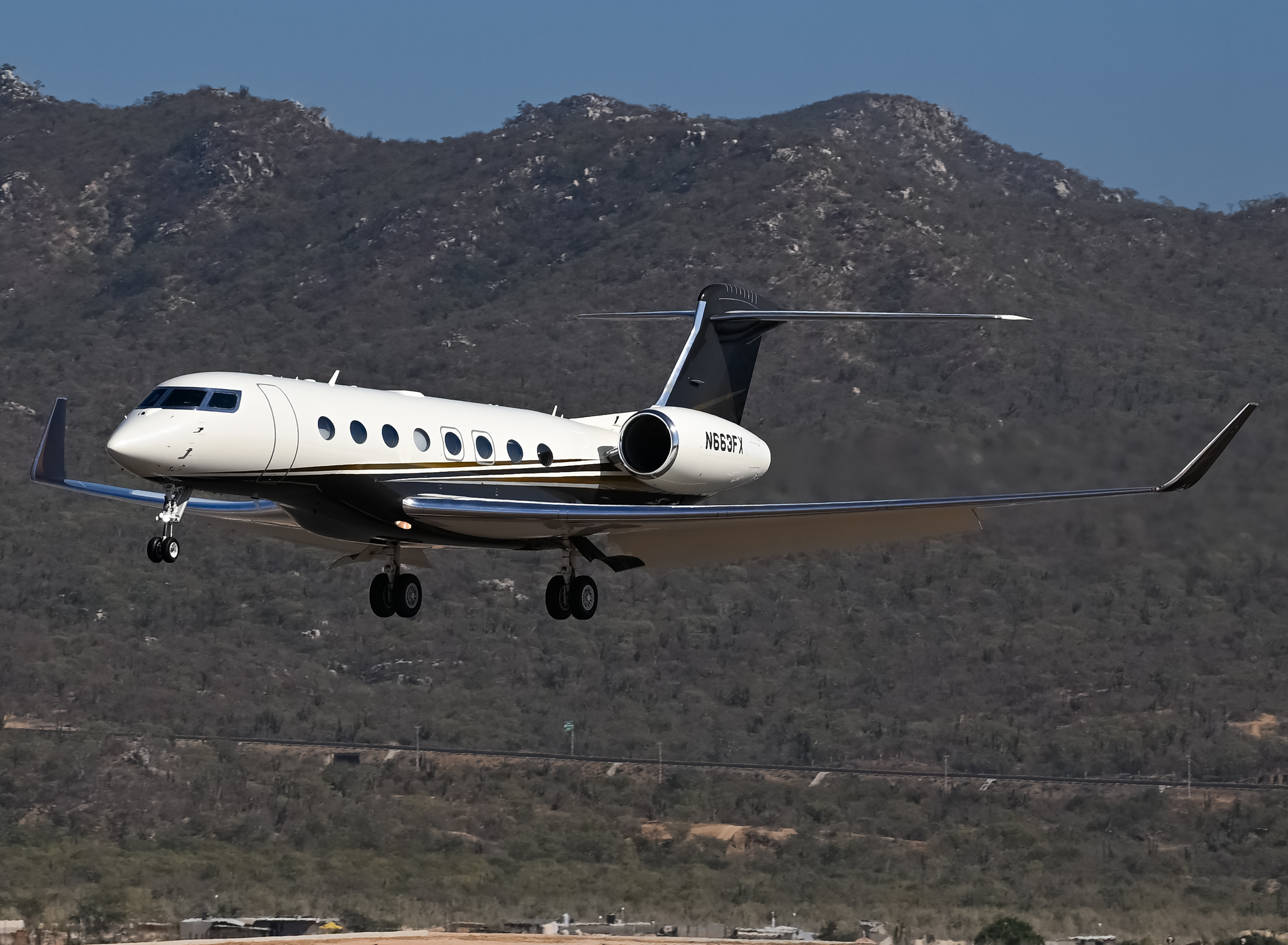 Full size: FlexJet Gulfstream G650 N663FX at Aeropuerto de Cabo San Lucas Internacional