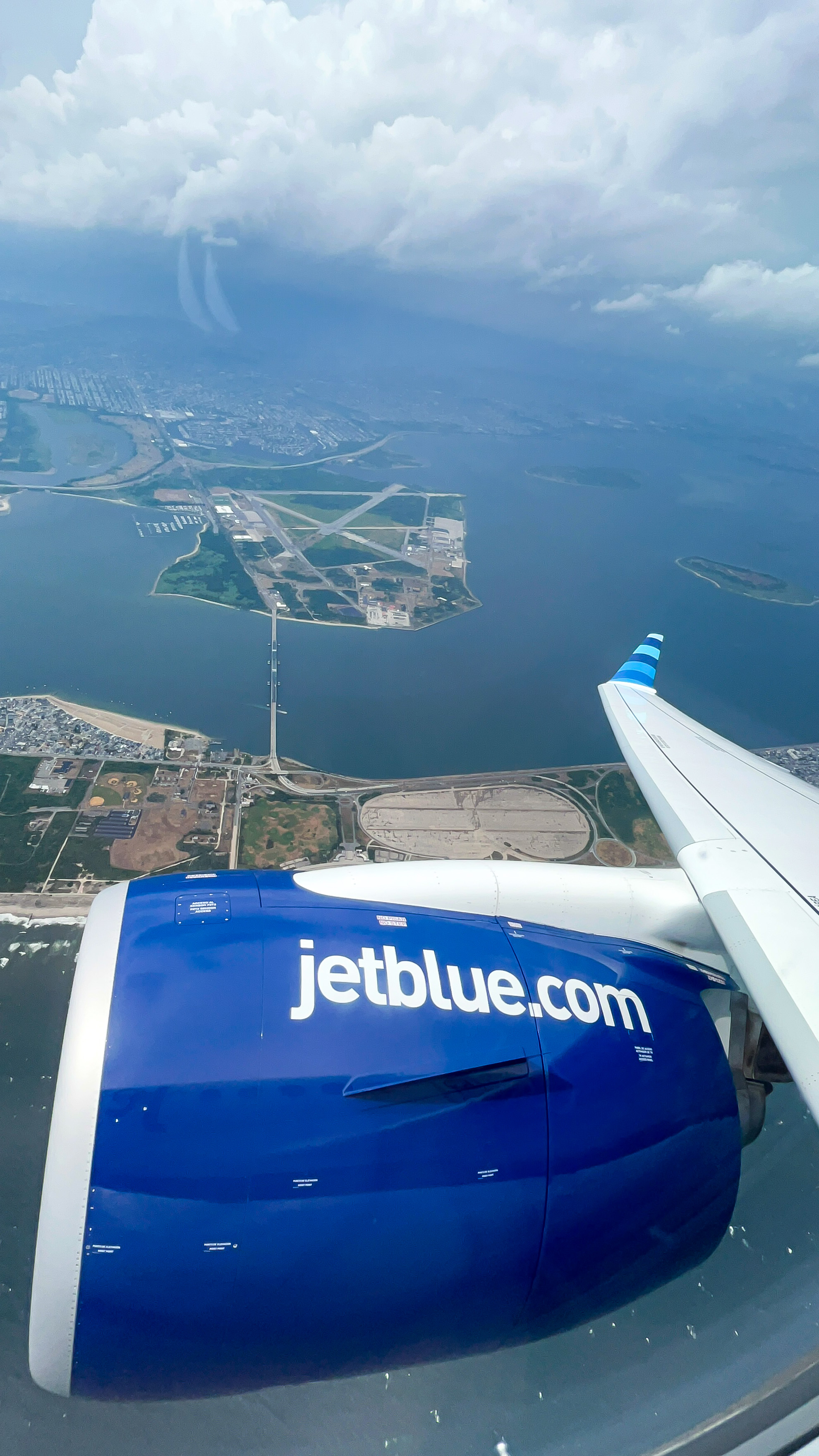 Full size: JetBlue Airways Airbus A220-300 N3023J at John F. Kennedy International Airport