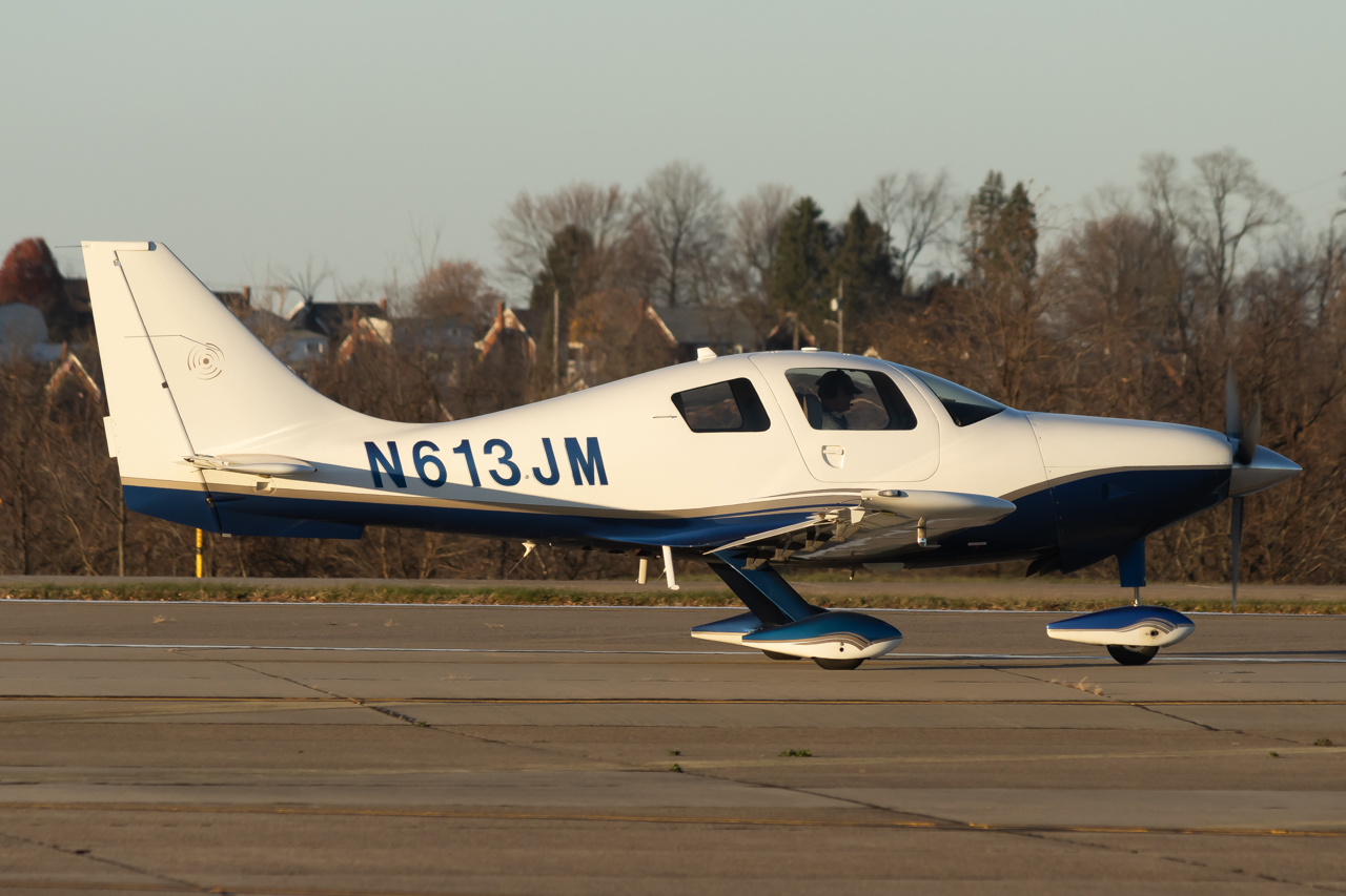 Full size: PRIVATE  Cessna 400 N613JM at Pittsburgh Allegheny County Airport
