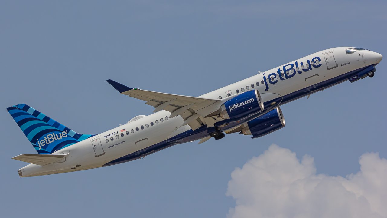 Full size: JetBlue Airways Airbus A220-300 N3023J at Fort Lauderdale/Hollywood International Airport