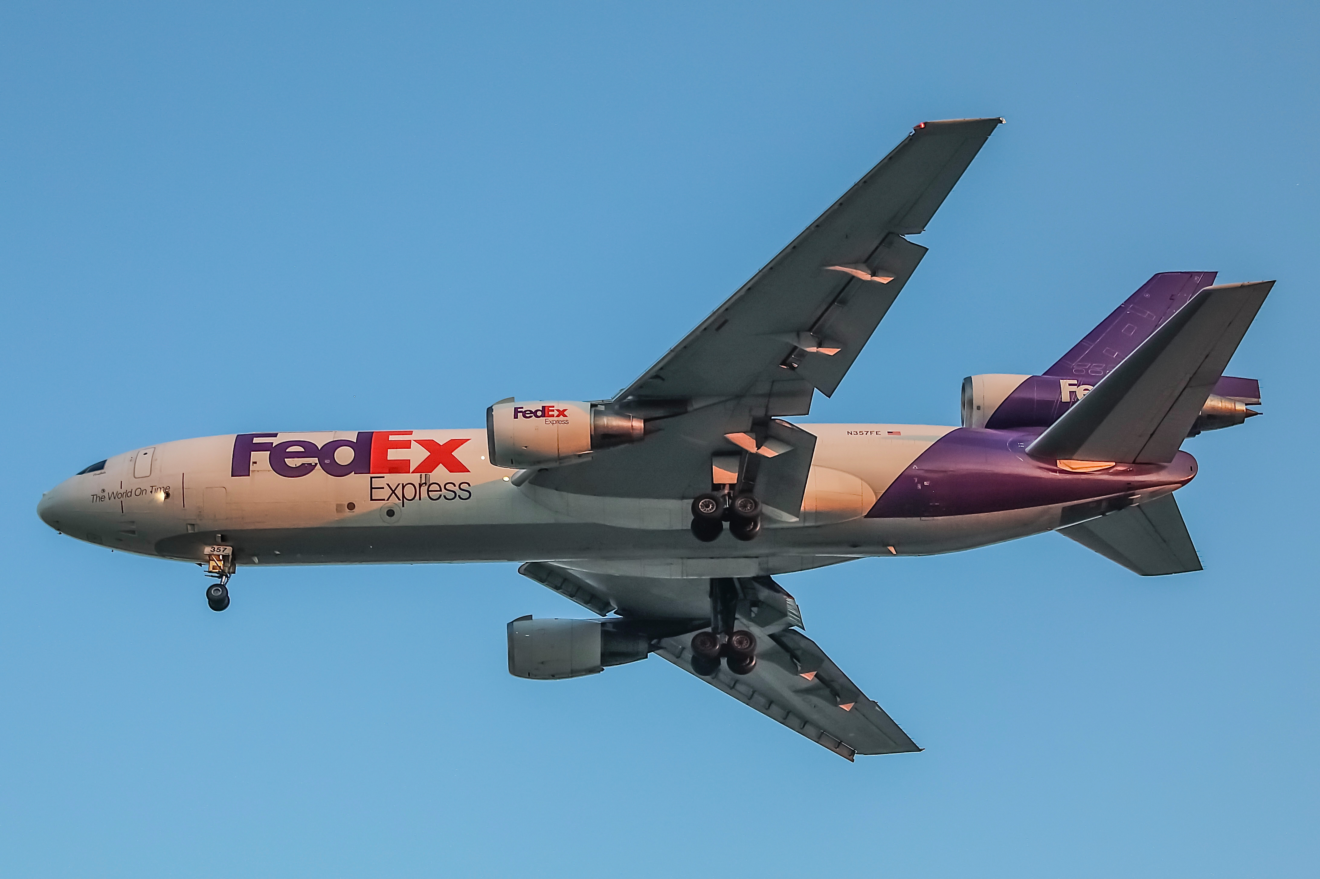Full size: FedEx McDonnell Douglas DC-10F N357FE at Chicago O'Hare International Airport