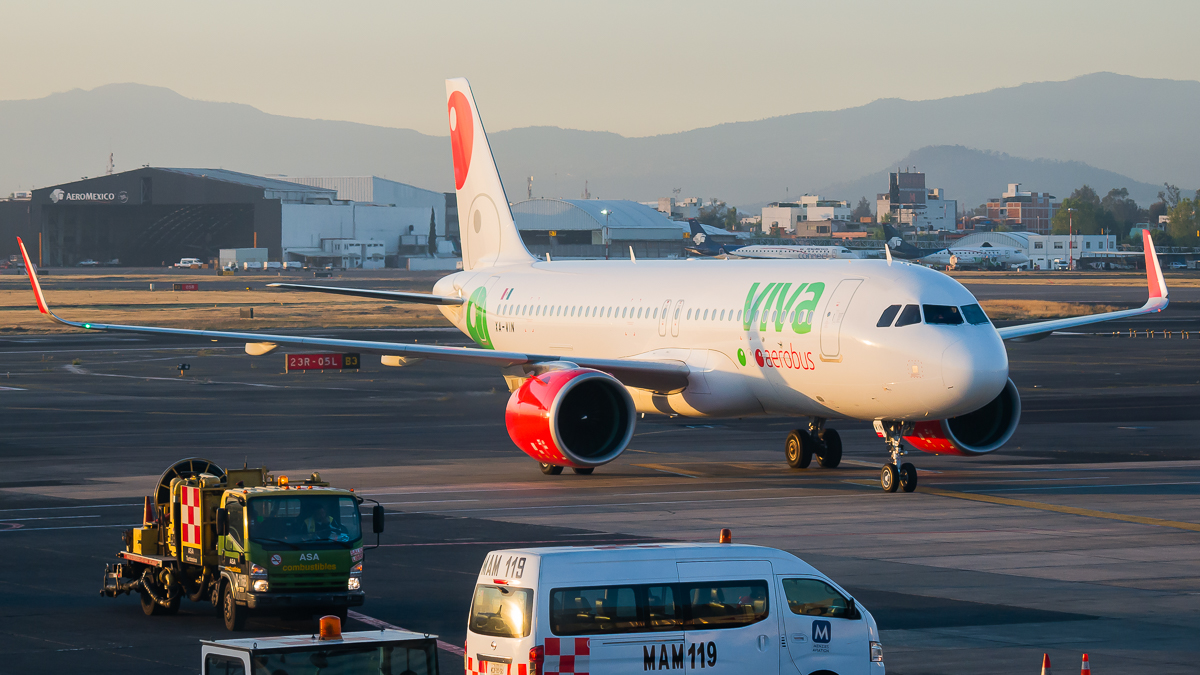 Full size: VivaAerobÃºs Airbus A320NEO XA-VIN at Mexico City International Airport