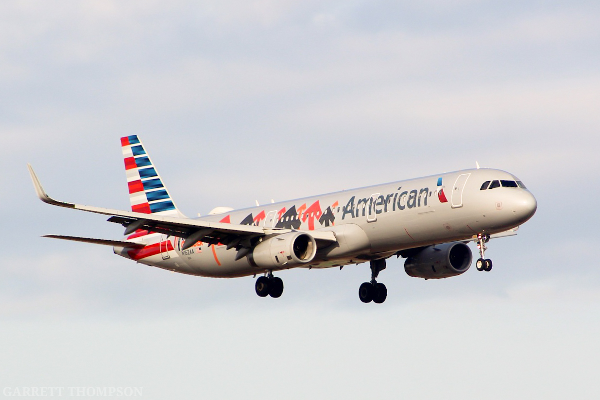Full size: American Airlines Airbus A321-200 N162AA at Dallas-Fort Worth International Airport