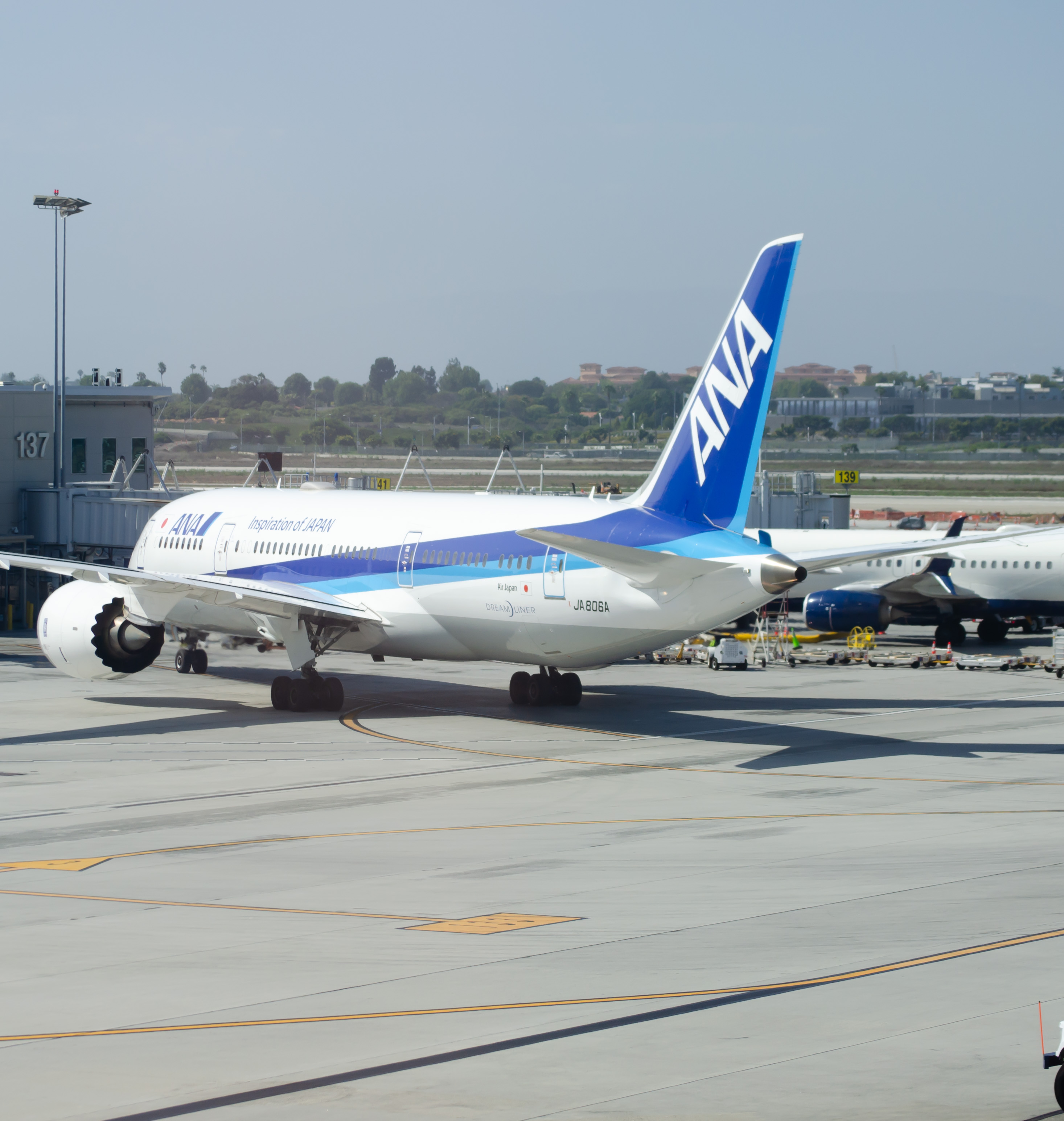 Full size: All Nippon Airways Boeing 787-8 JA806A at Los Angeles International Airport