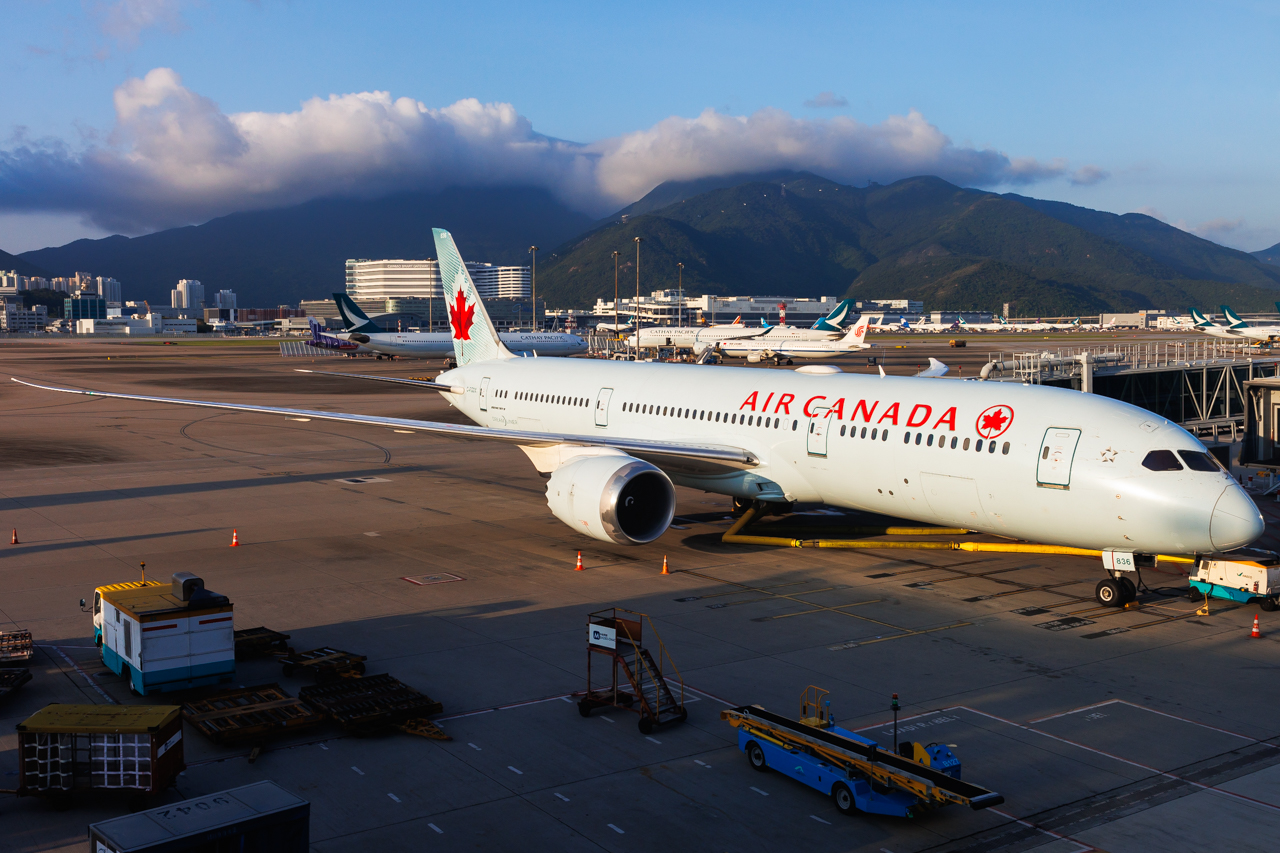 Full size: Air Canada Boeing 787-9  C-FGDX at Hong Kong International Airport