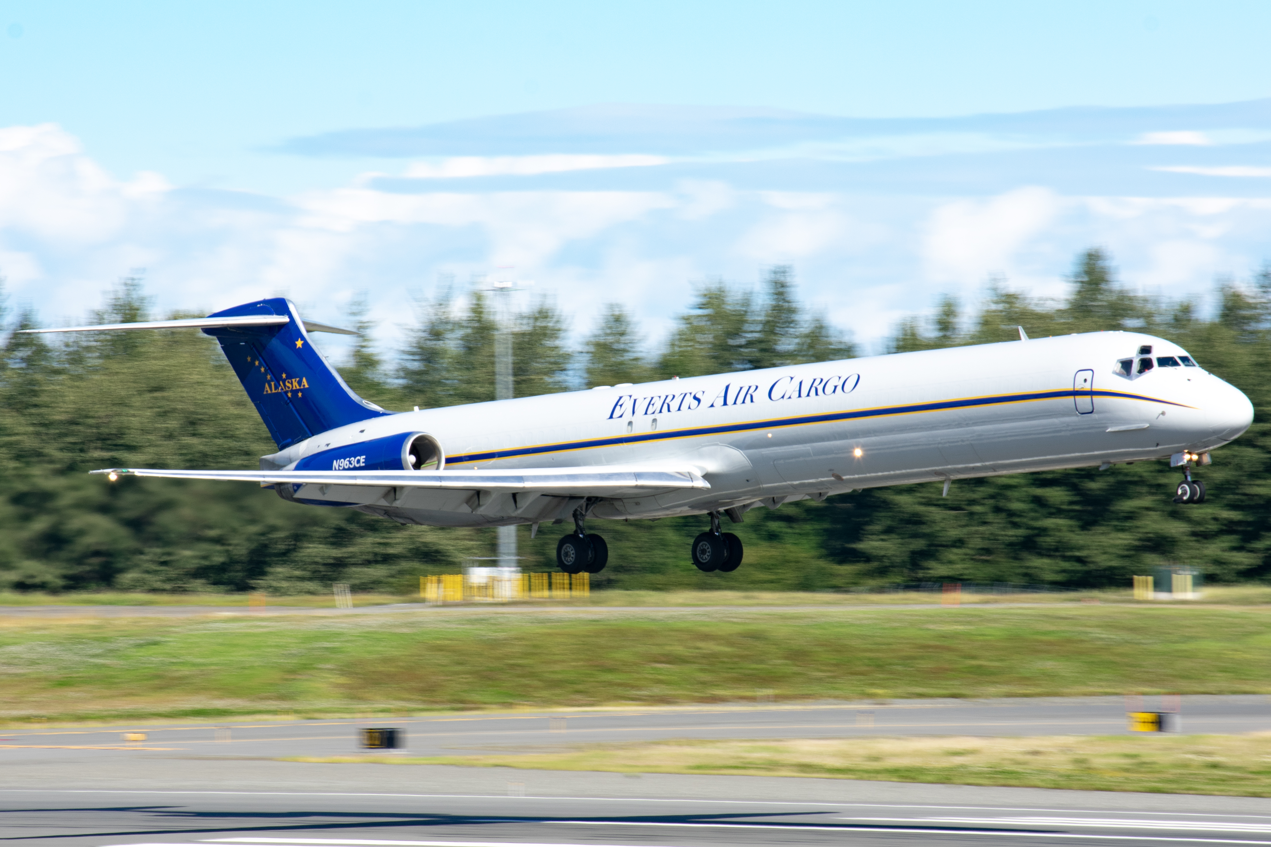 Full size: Everts Air Cargo McDonnell Douglas MD-83(SF) N963CE at Anchorage Ted Stevens International Airport