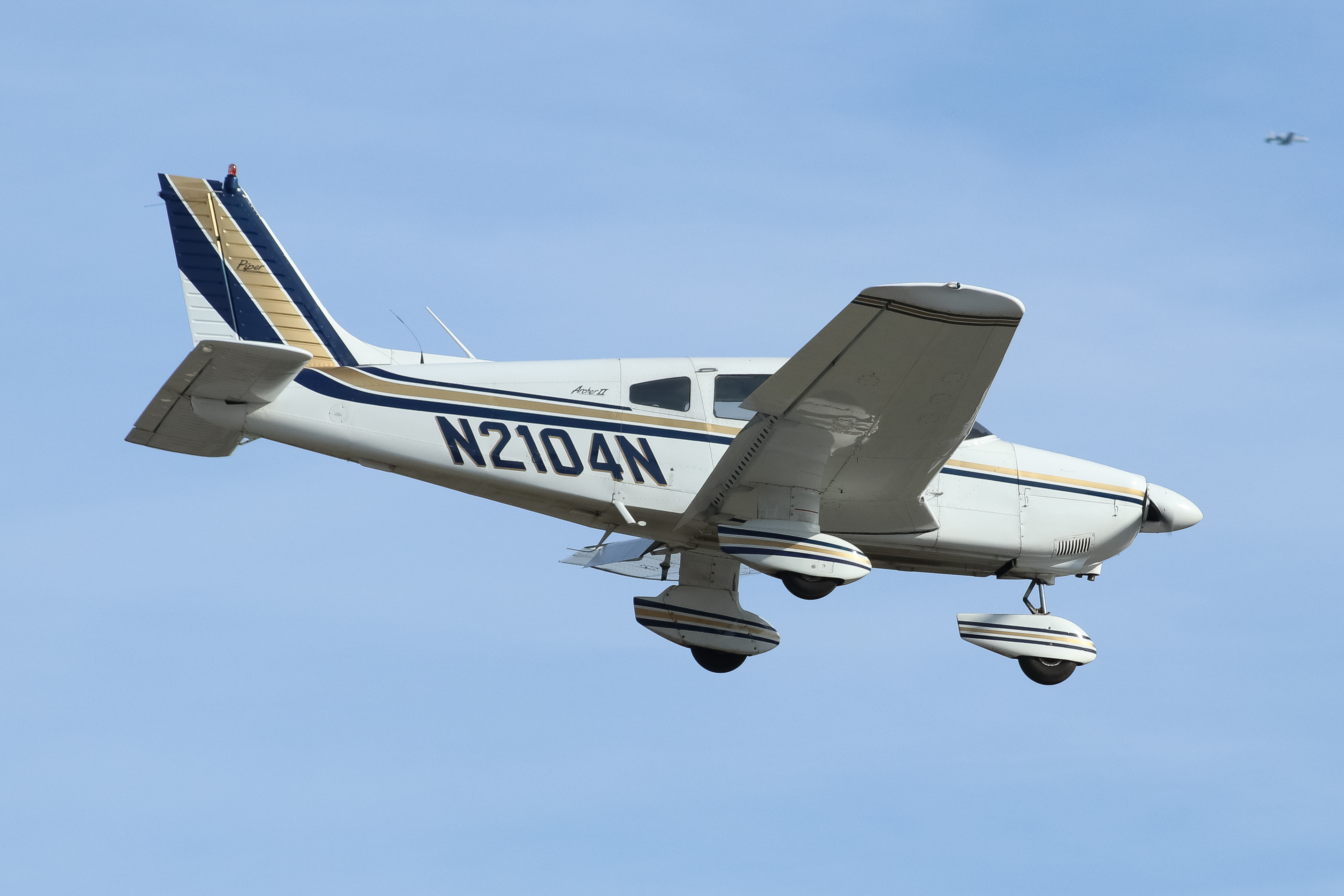 Full size: PRIVATE Piper Archer  N2104N at York Airport