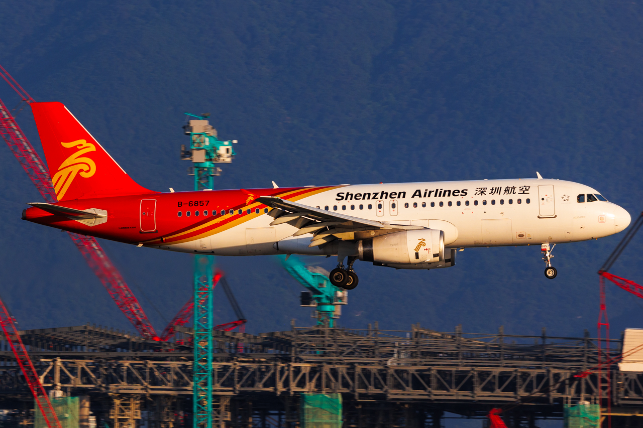Full size: Shenzhen Airlines Airbus A320 B-6857 at Hong Kong International Airport